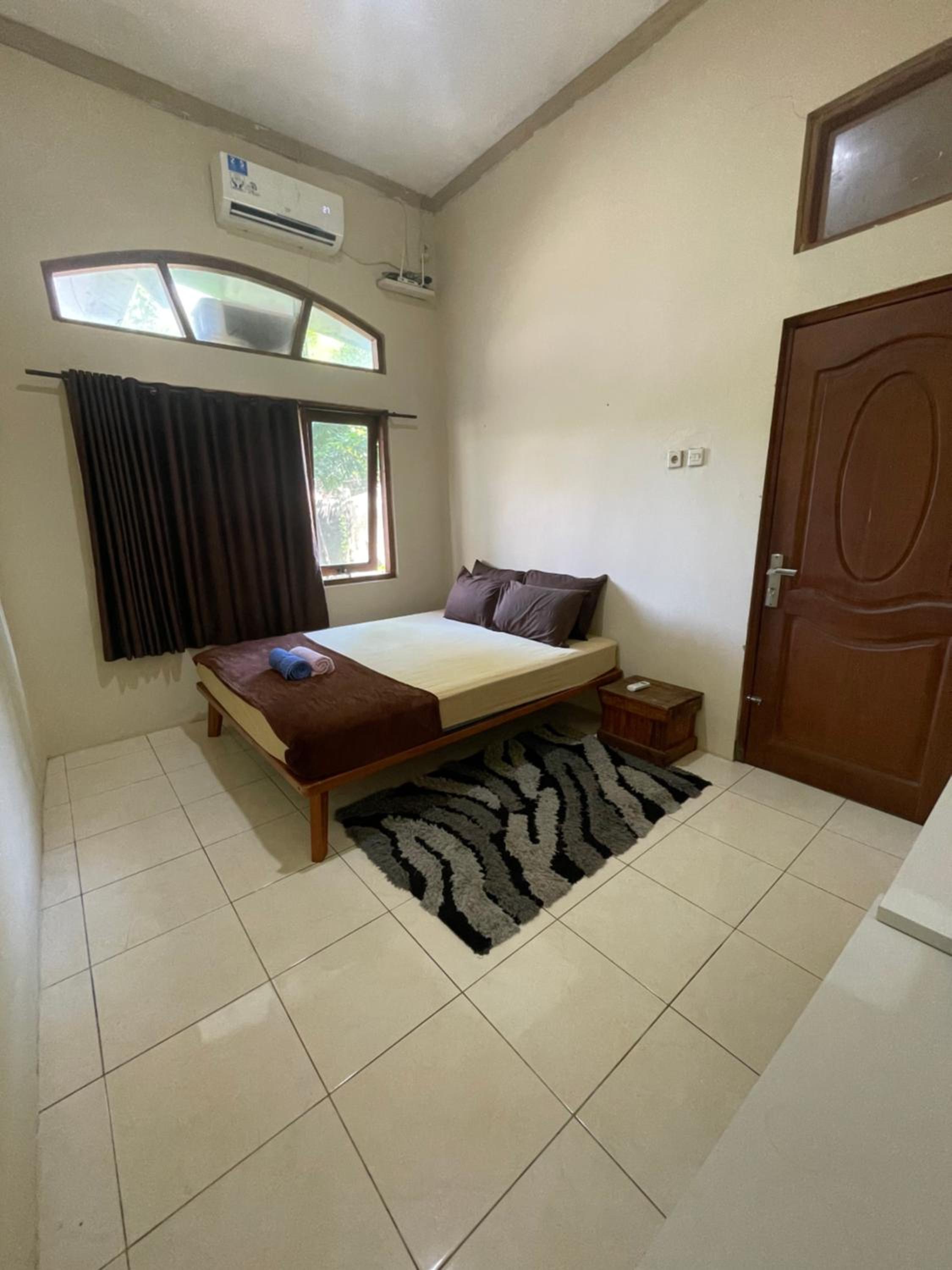 Standard Double Room with Shared Bathroom