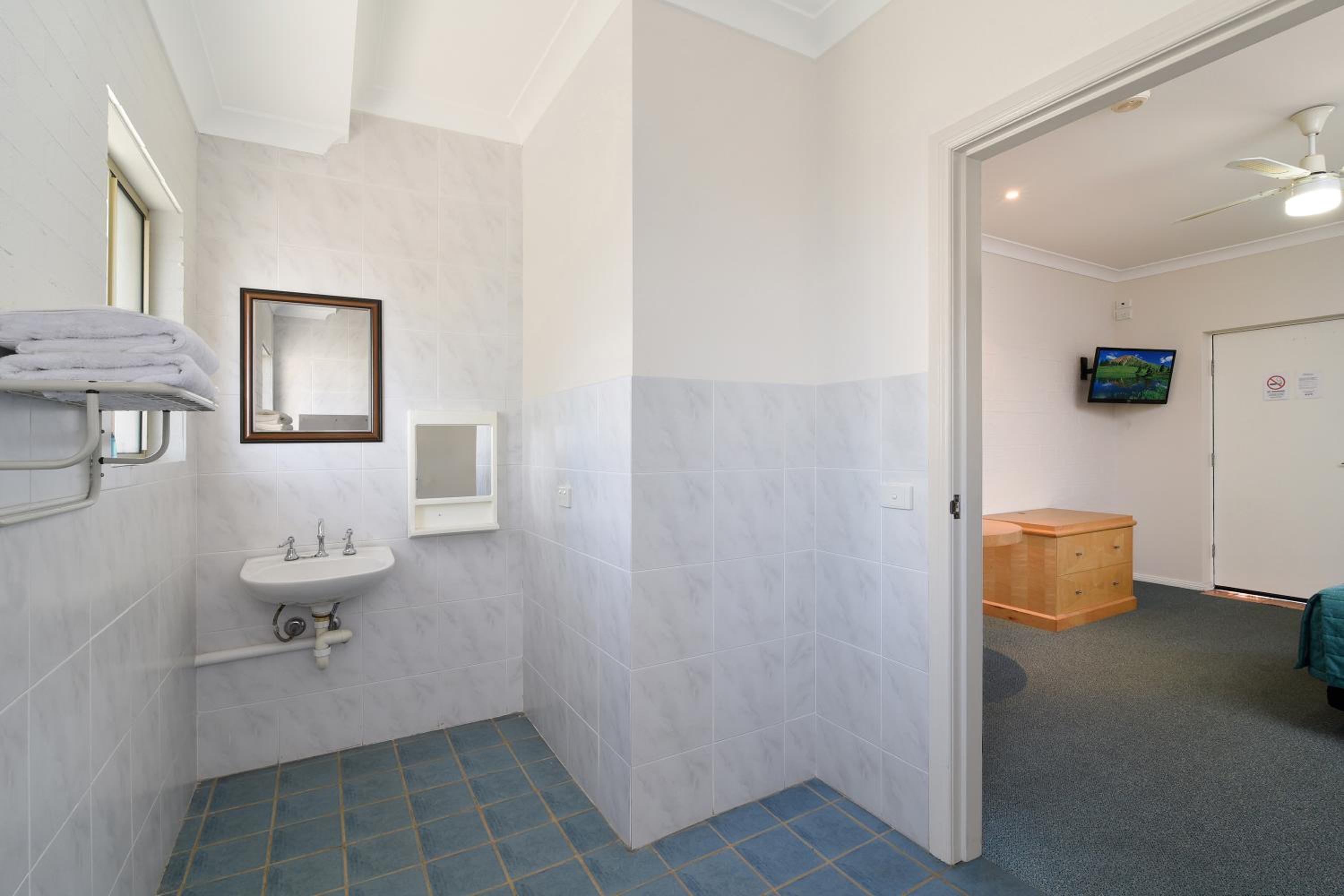 Queen Room - Disability Access photo 2