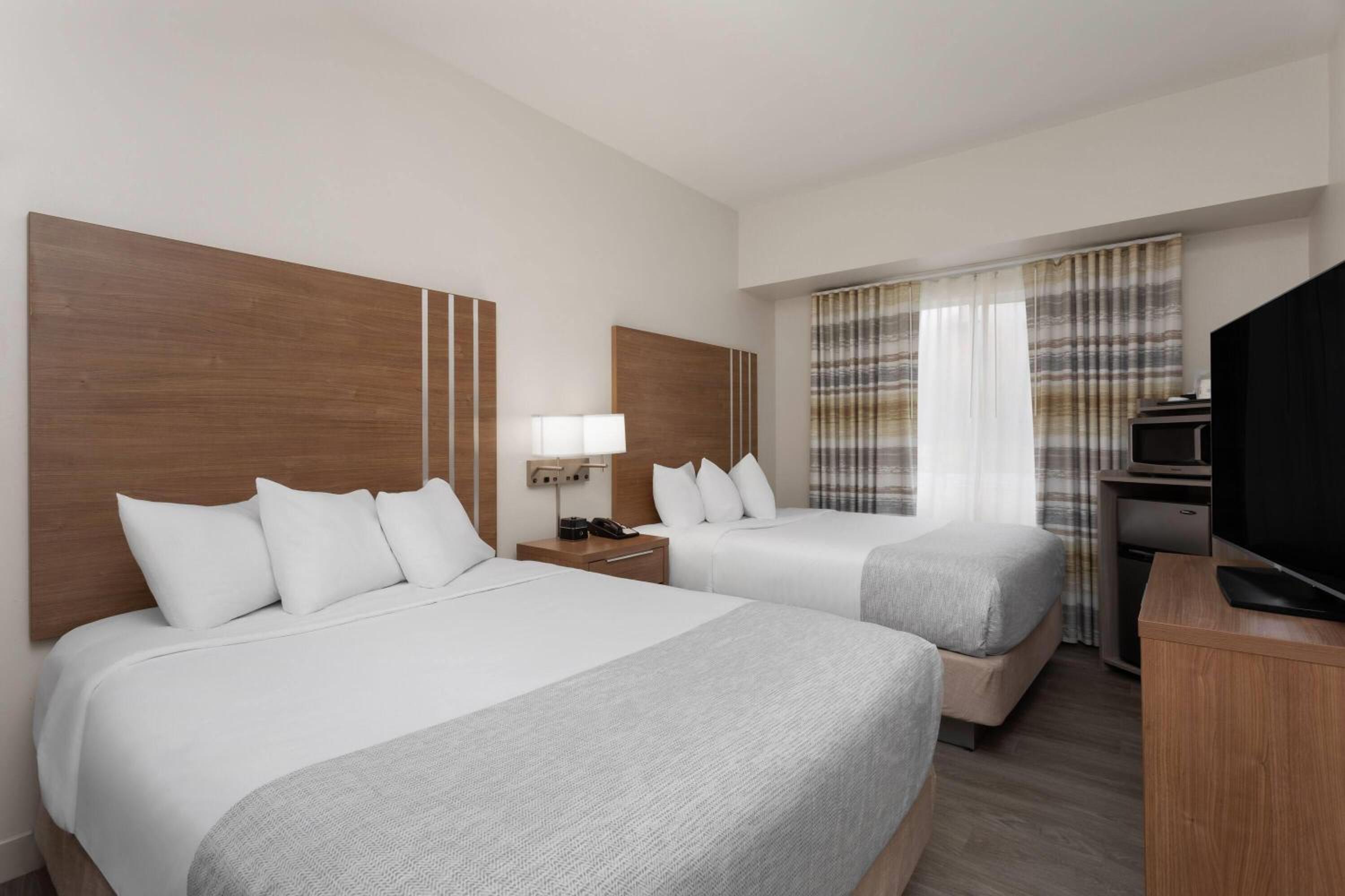 Queen Room with Two Queen Beds - Non-Smoking - Photo 1