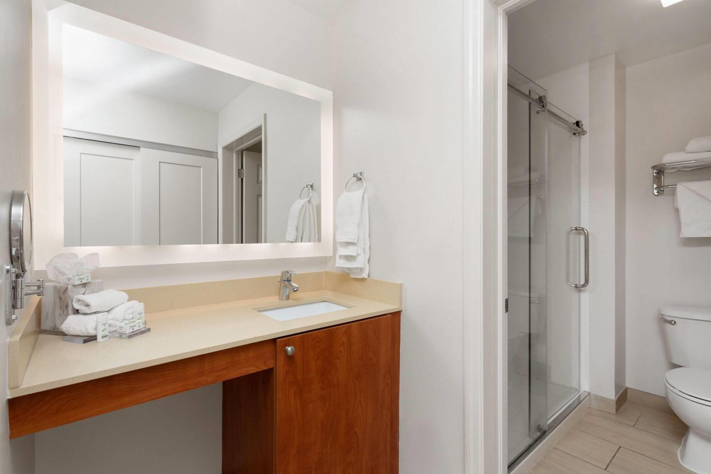King Suite with One King Bed and Walk-In Shower - Non-Smoking - Photo 1