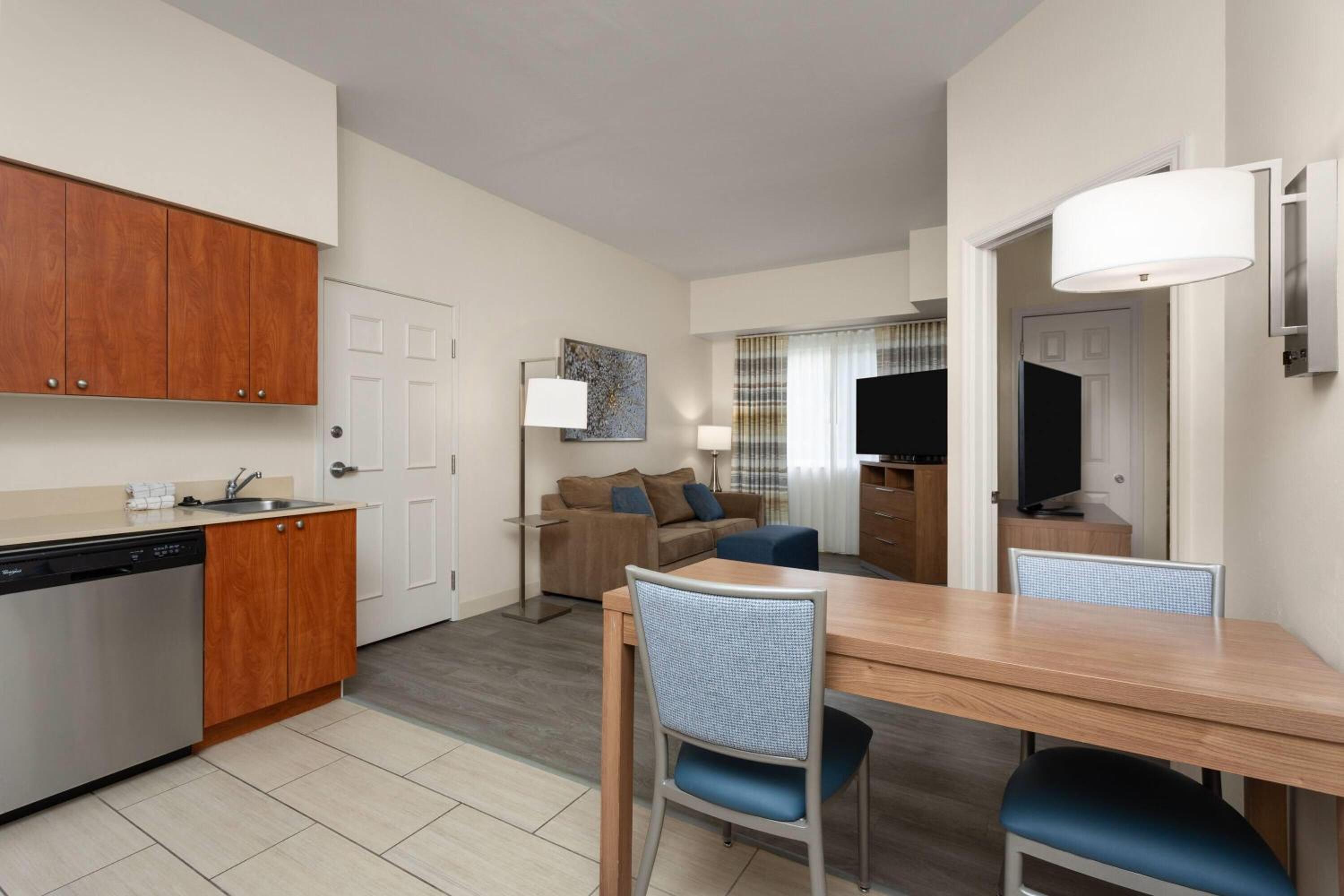King Suite with One King Bed and Walk-In Shower - Non-Smoking - Photo 4