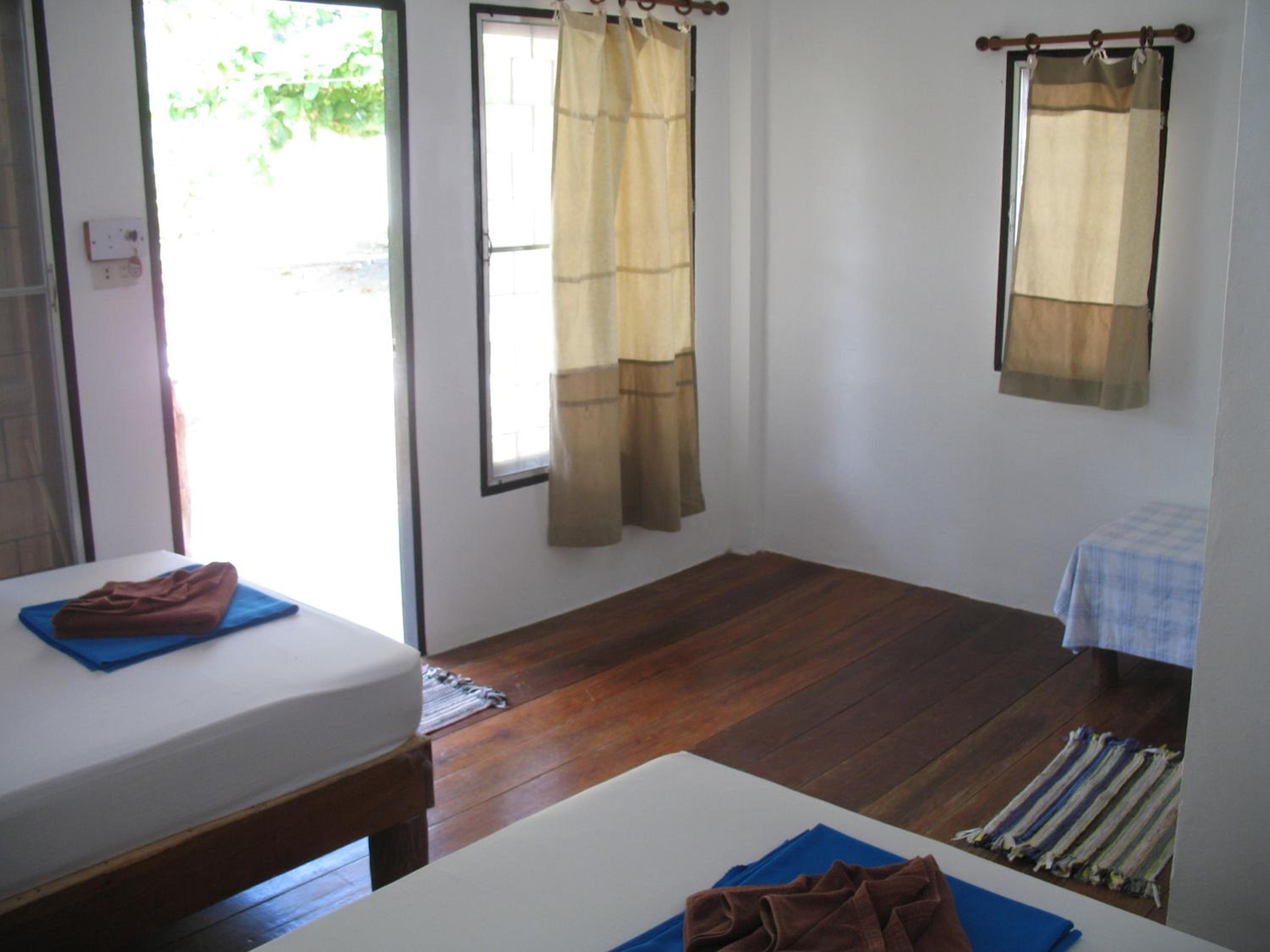 Bungalow Triple Room with Fan photo 3