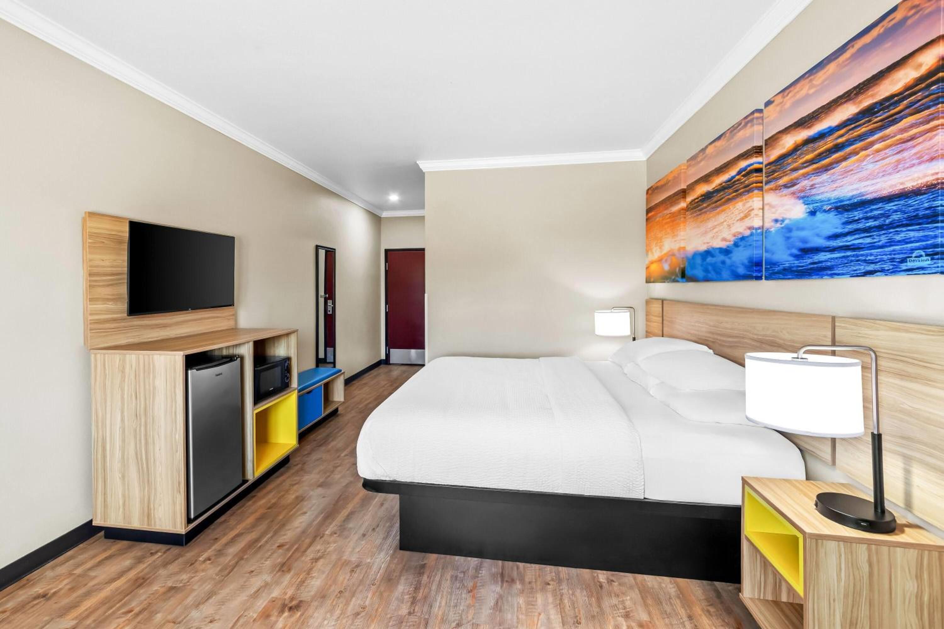King Room - Non-Smoking - Photo 2