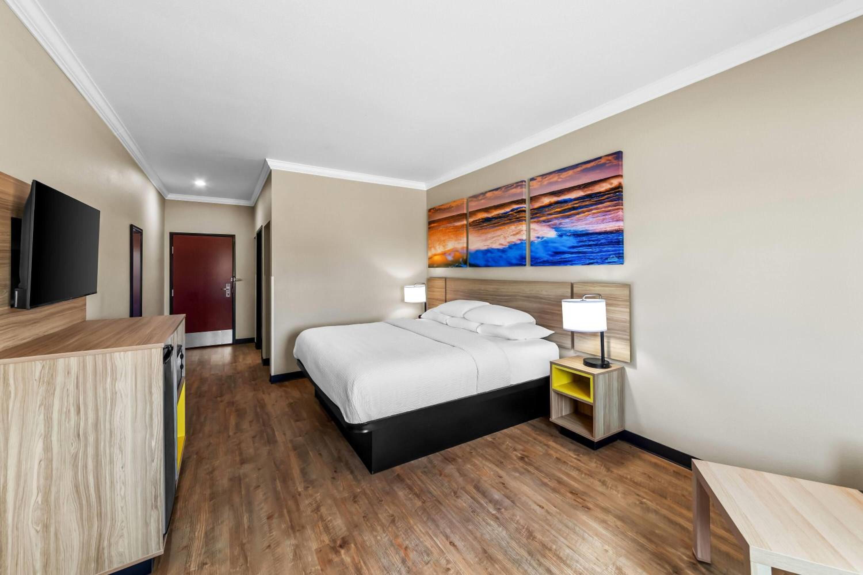 King Room - Non-Smoking - Photo 1