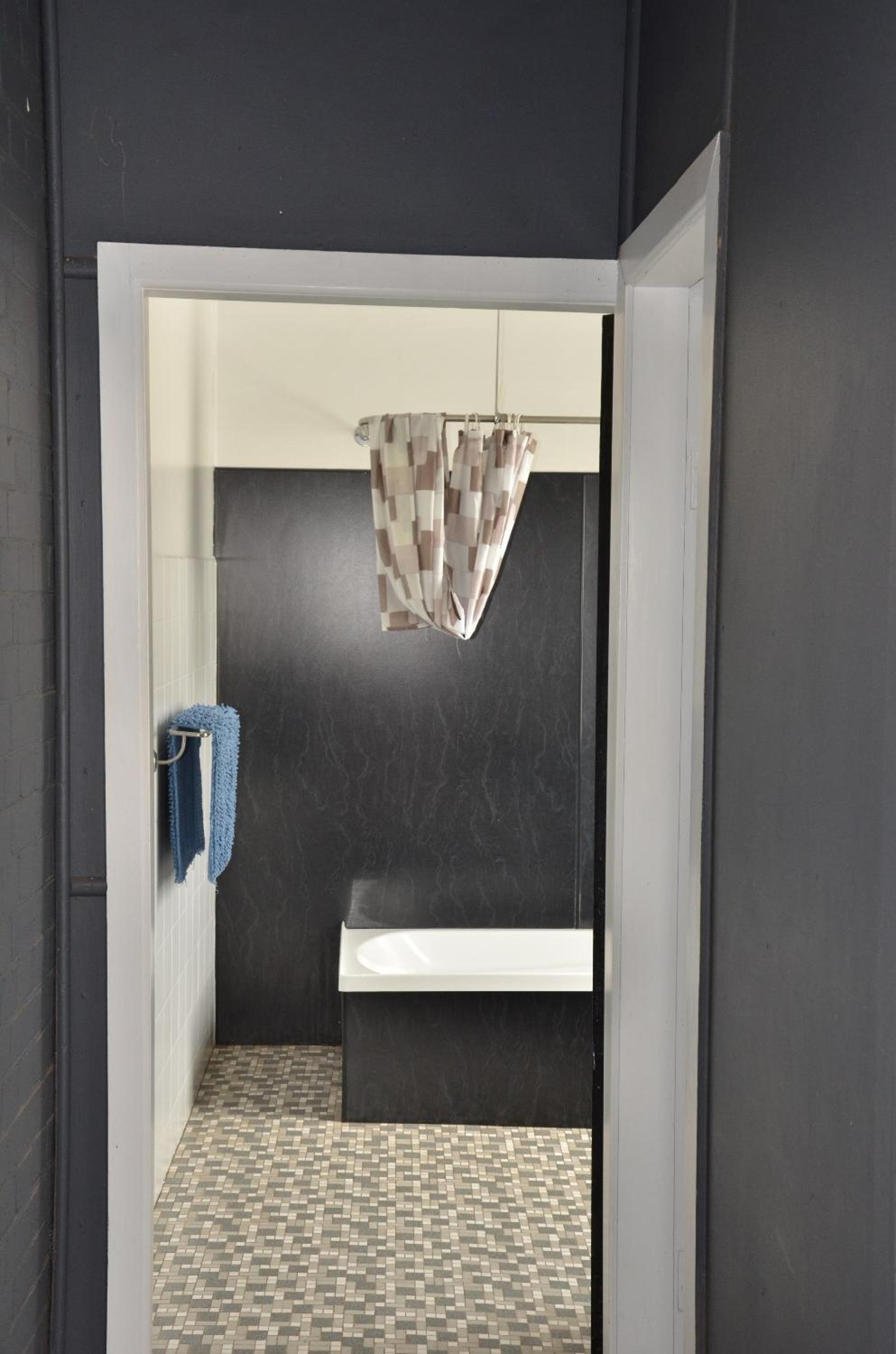 Economy Double Room with Shared Bathroom photo 3