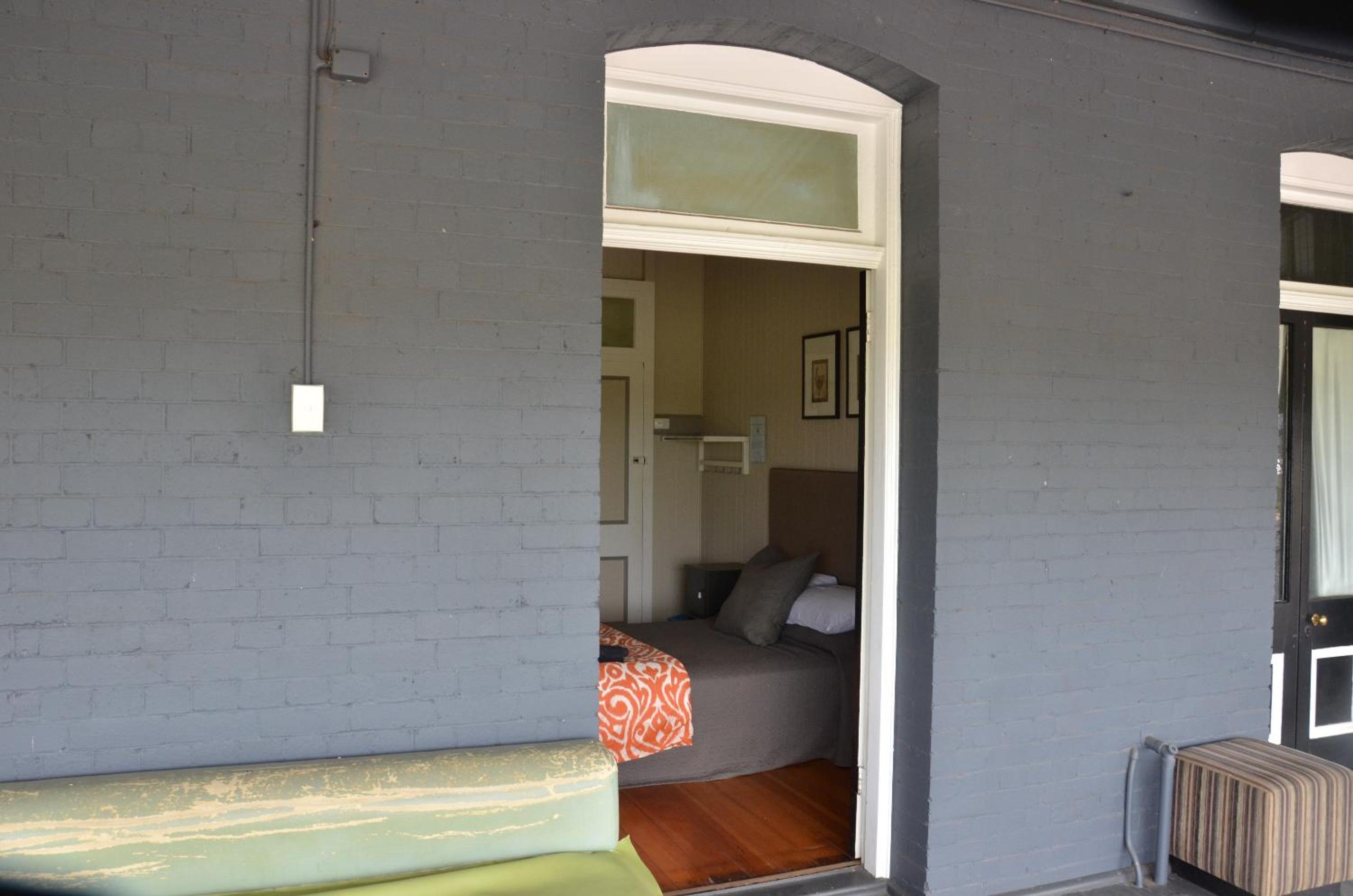 Economy Twin Room with Shared Bathroom photo 1