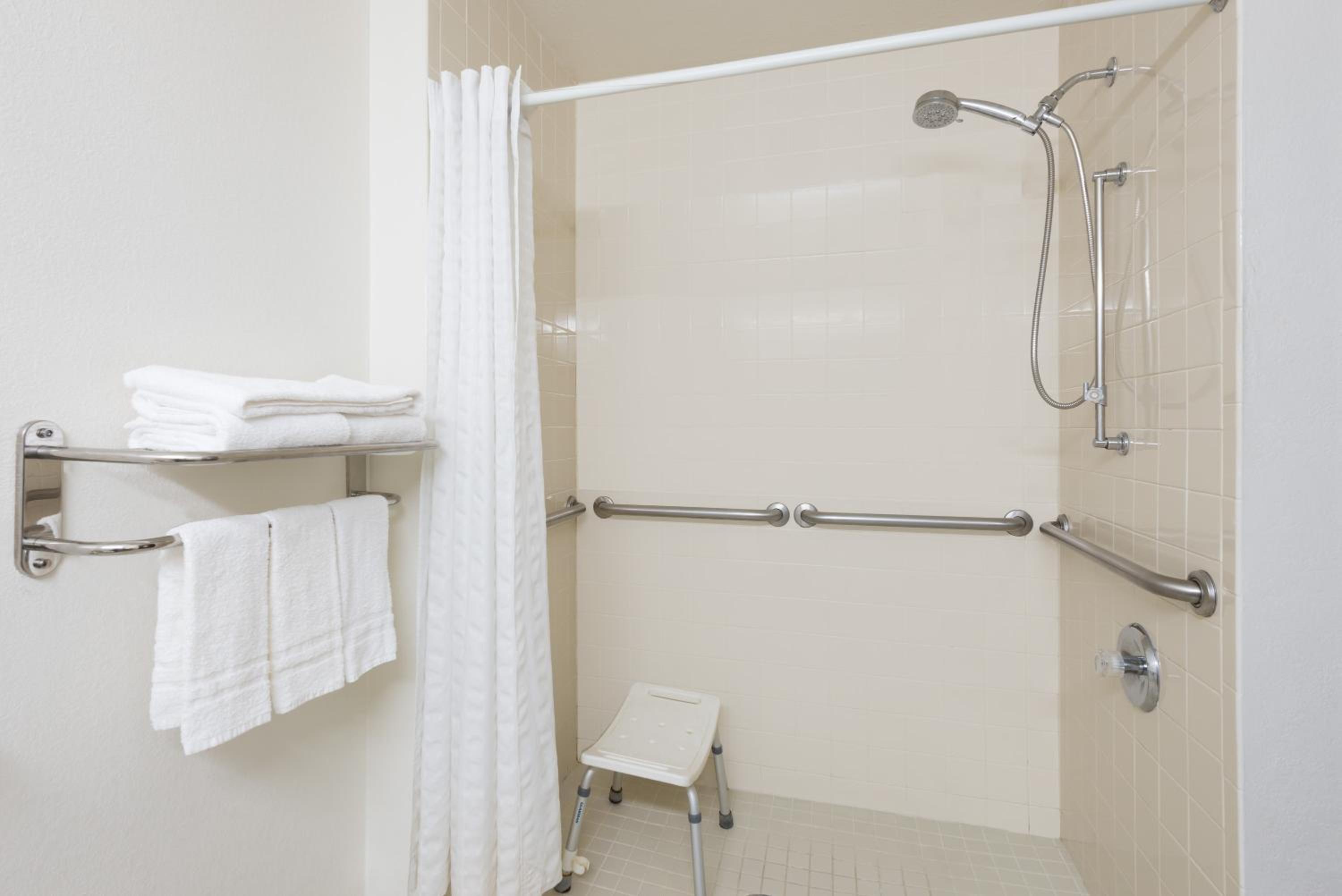 Queen Room - Mobility Access/Non-Smoking - Photo 3