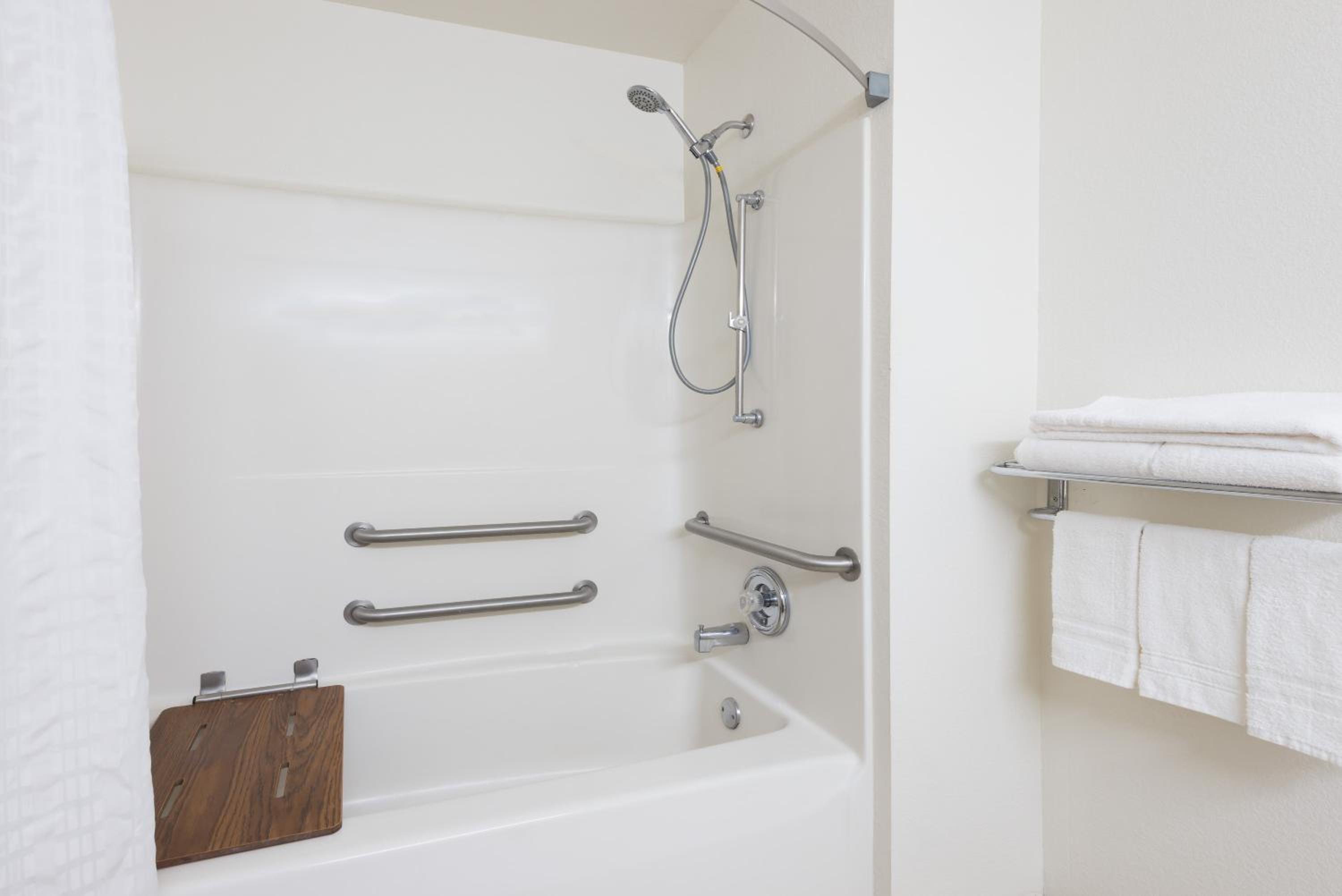 Queen Room - Mobility Access/Non-Smoking - Photo 2