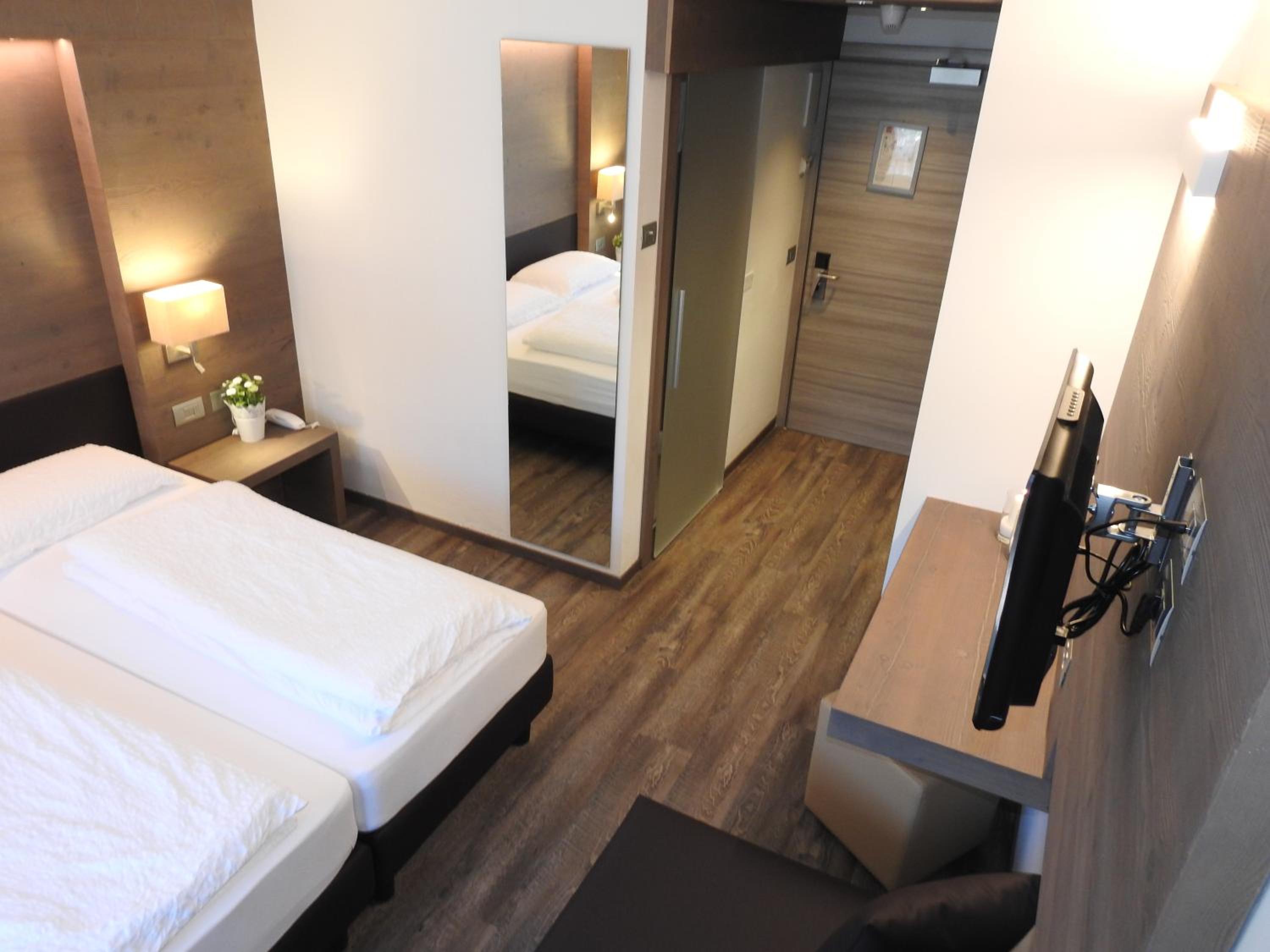 Double or Twin Room - Photo 19