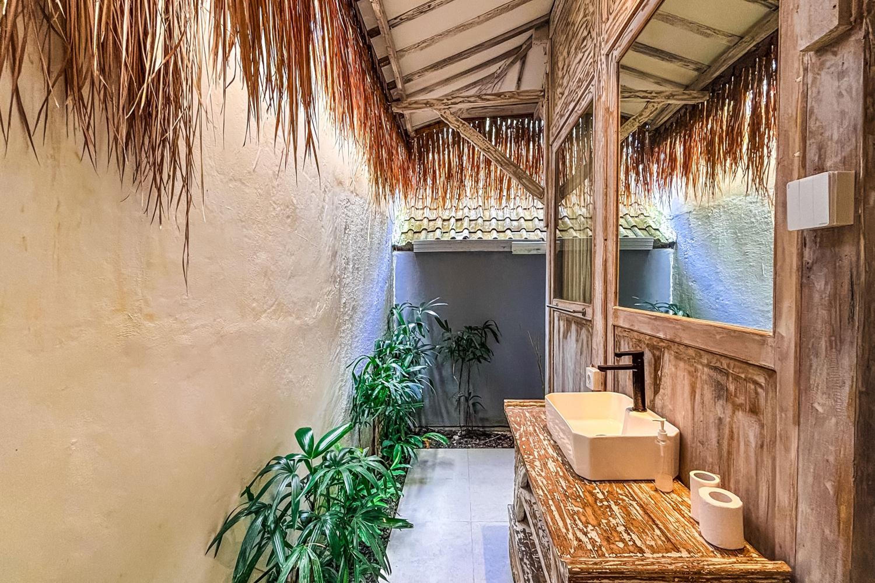 Villa with Private Pool - Photo 6