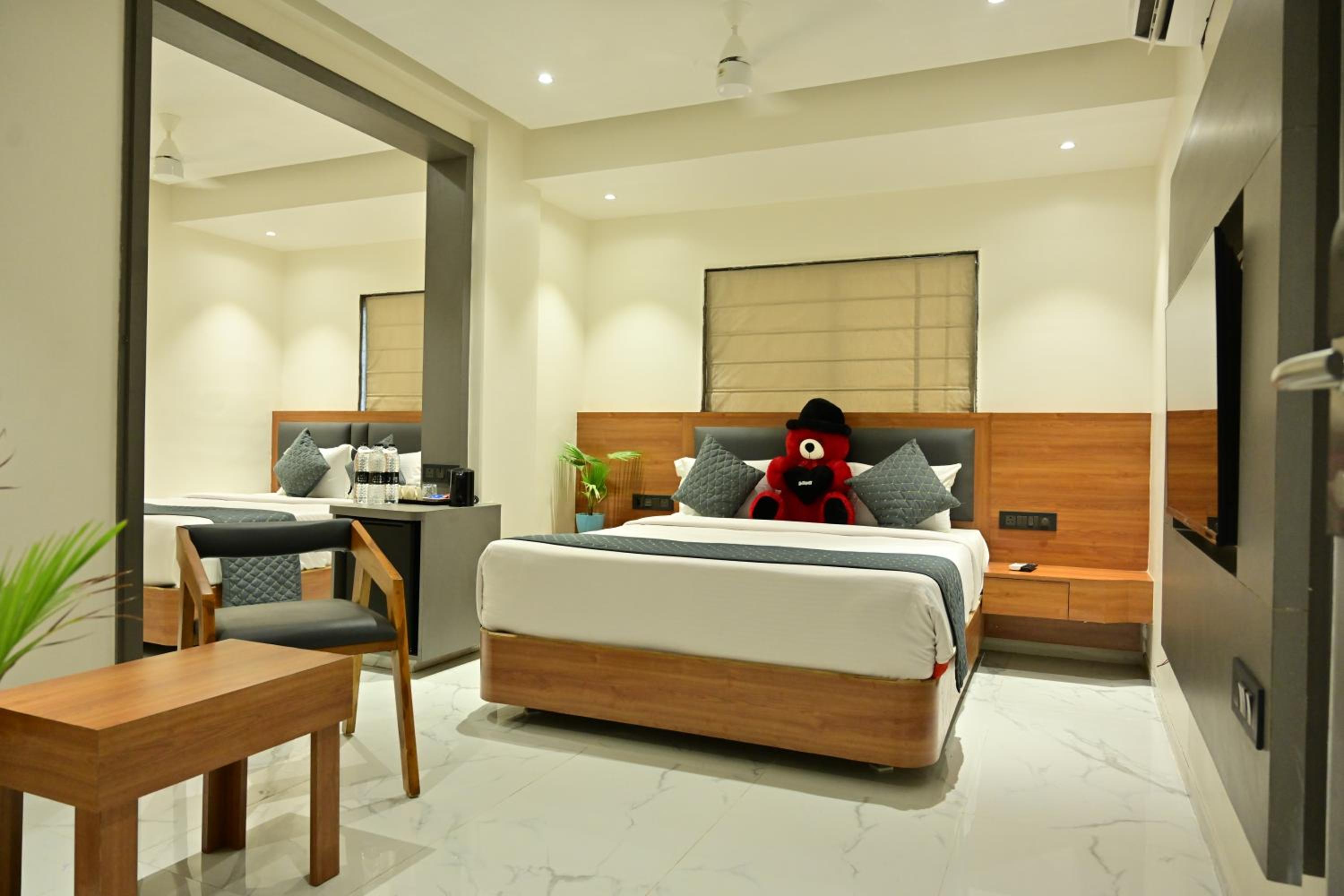 Executive Family Friendly Room - 2 mins walk from Sai Baba temple (109303711)