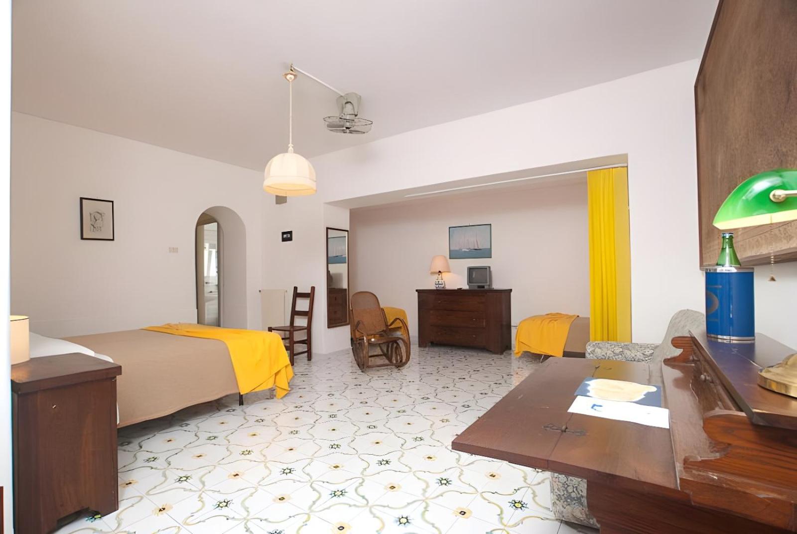 Quadruple Room - Photo 1
