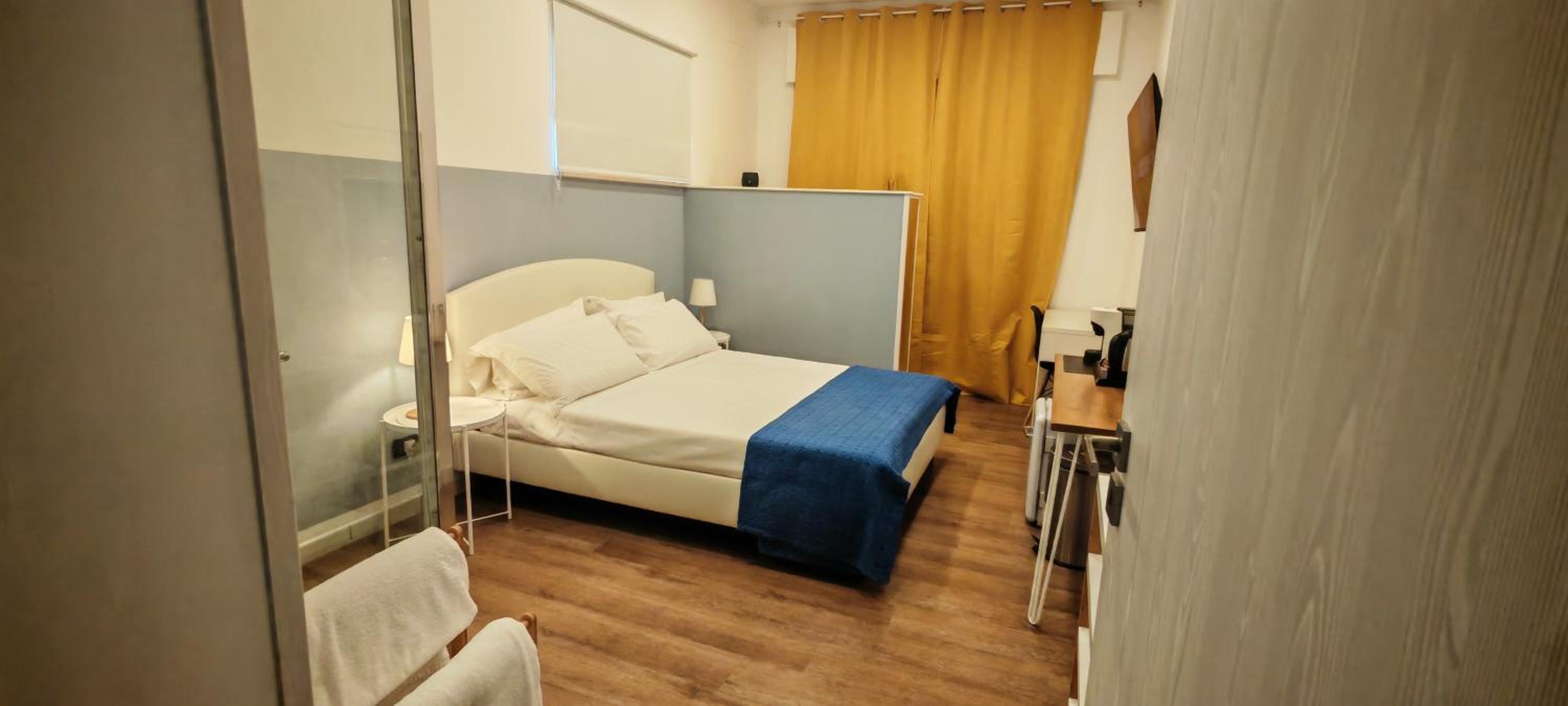 Double Room with Private Bathroom - Photo 3