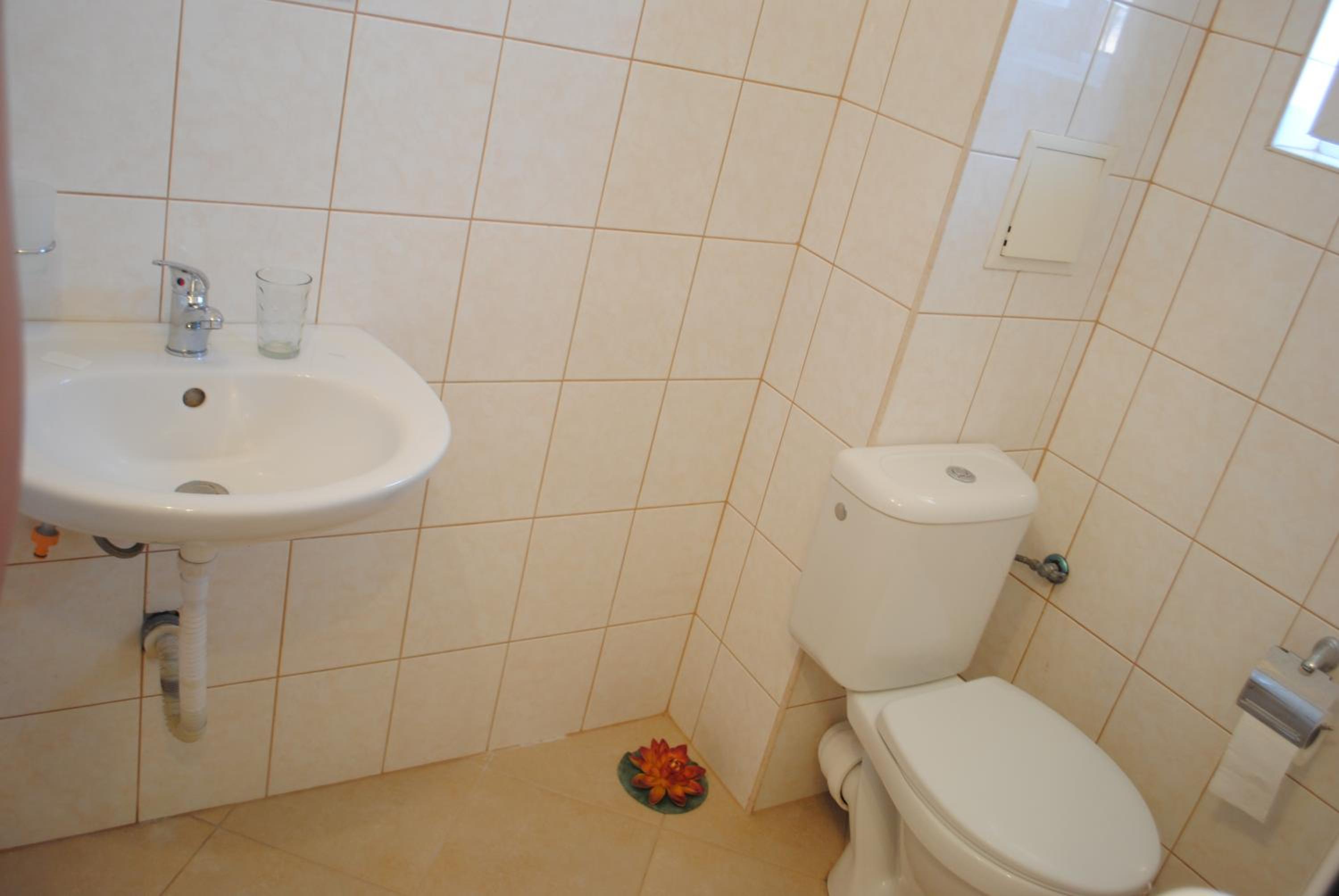 Family Room with Private Bathroom photo 2
