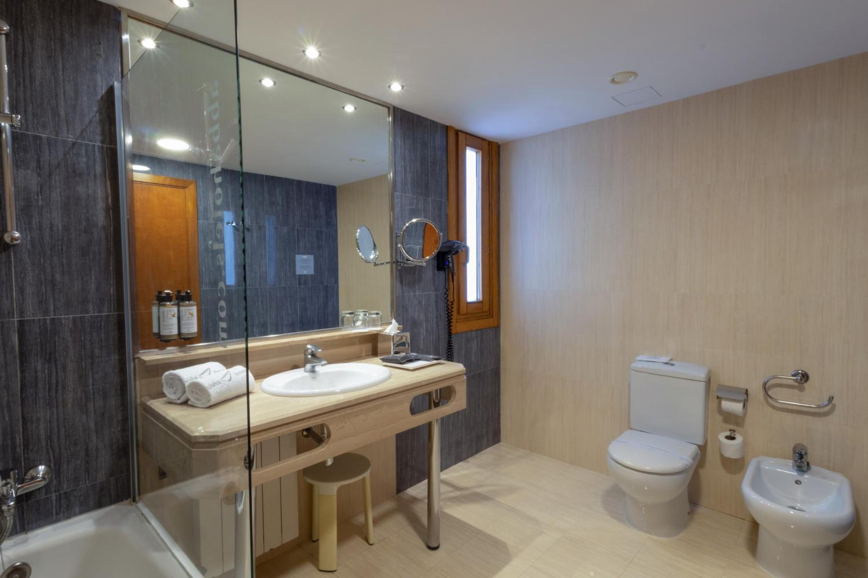 Superior Double or Twin Room photo 2