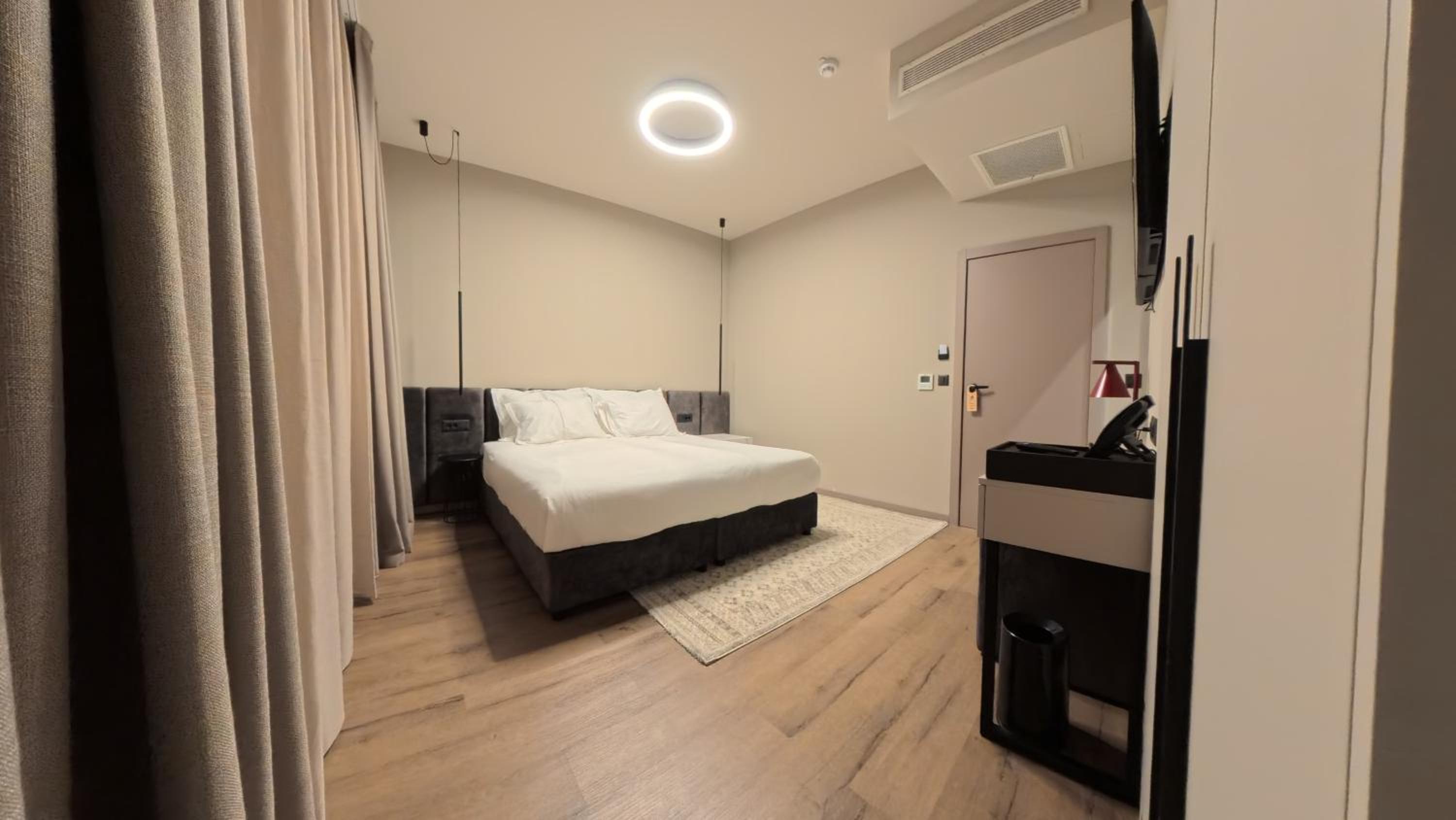 Standard Double Room thumbnail 5