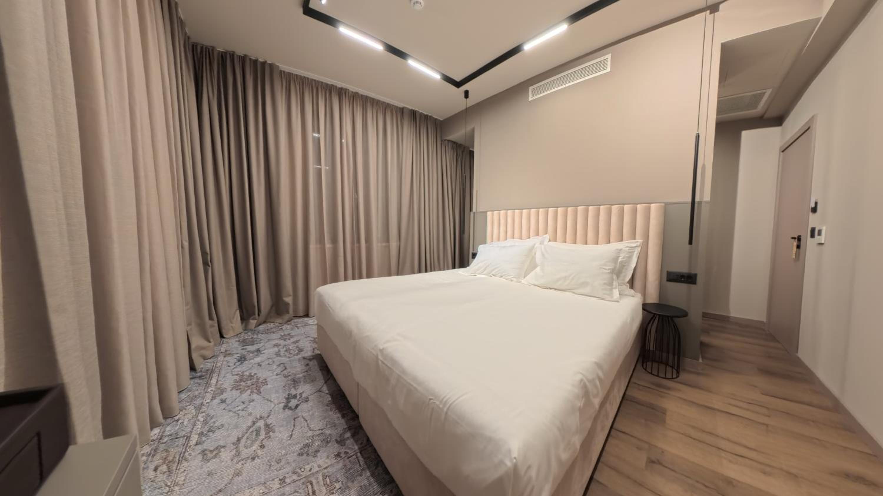 Comfort Double Room with Balcony thumbnail 5