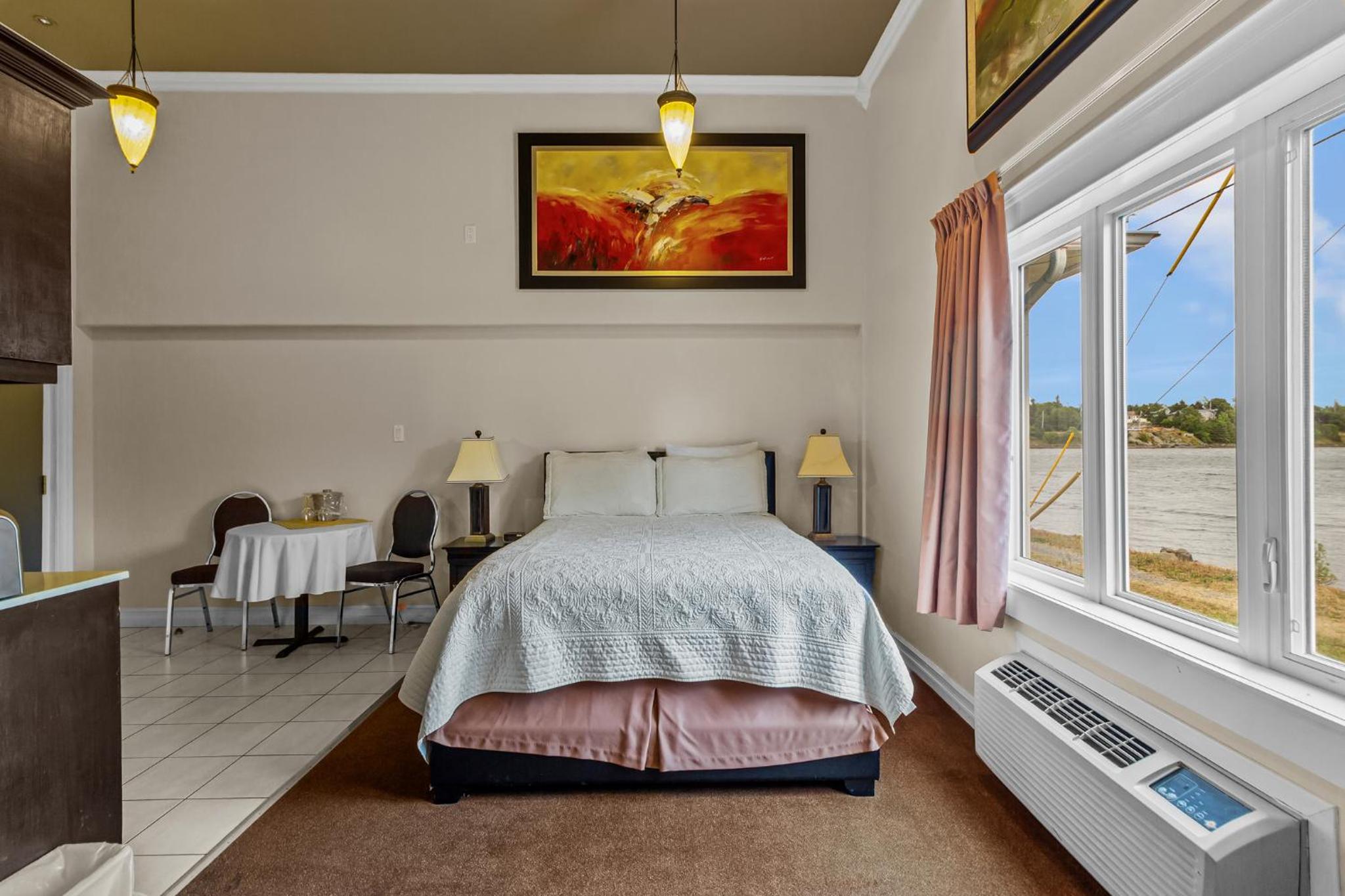 Queen Suite photo 3