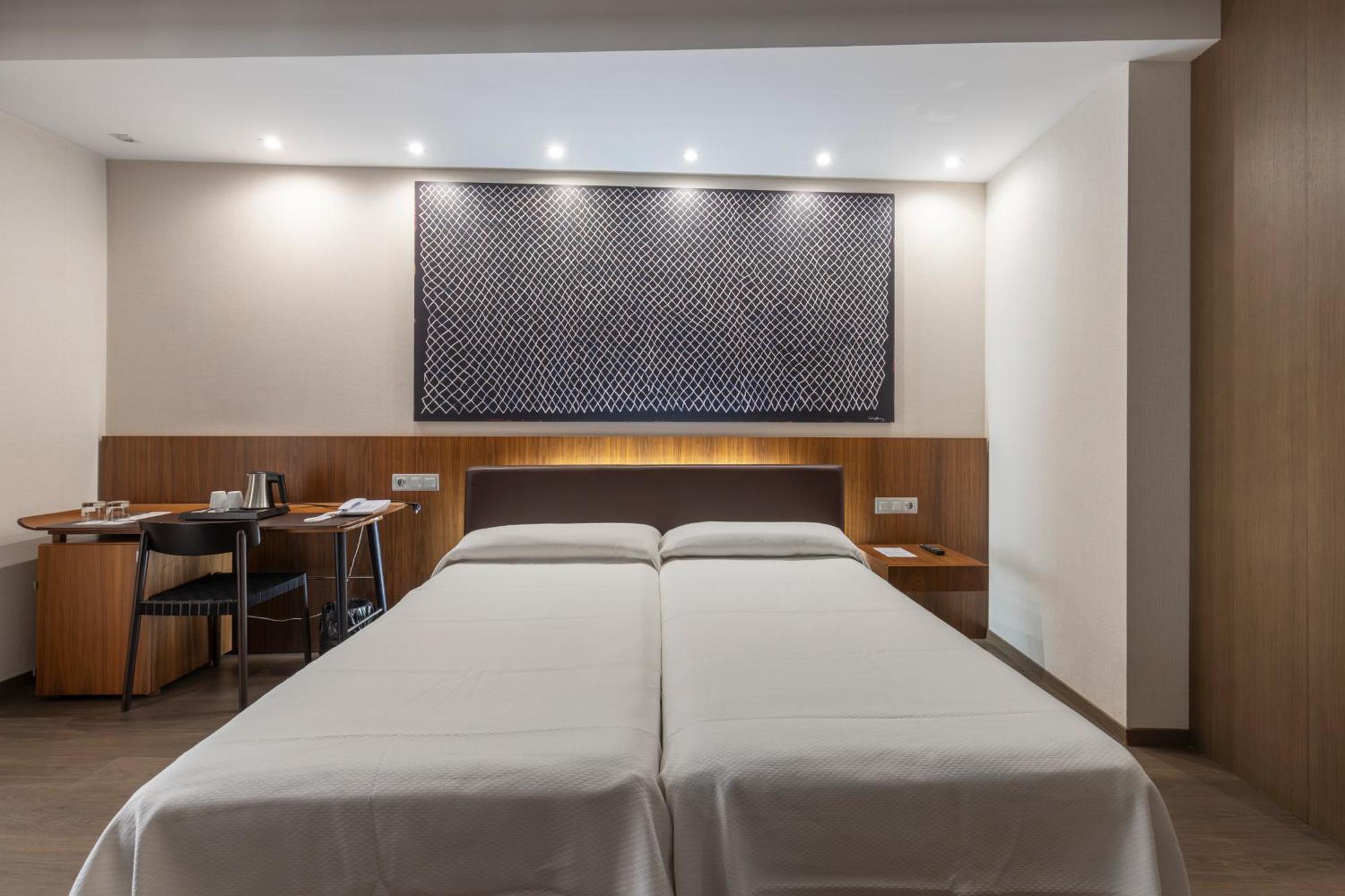 Deluxe Double Room with Extra Bed photo 3