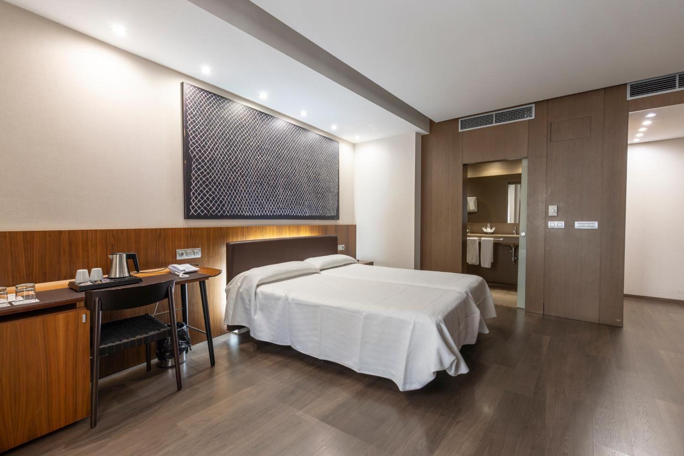 Deluxe Double Room (2 Adults + 1 Child)