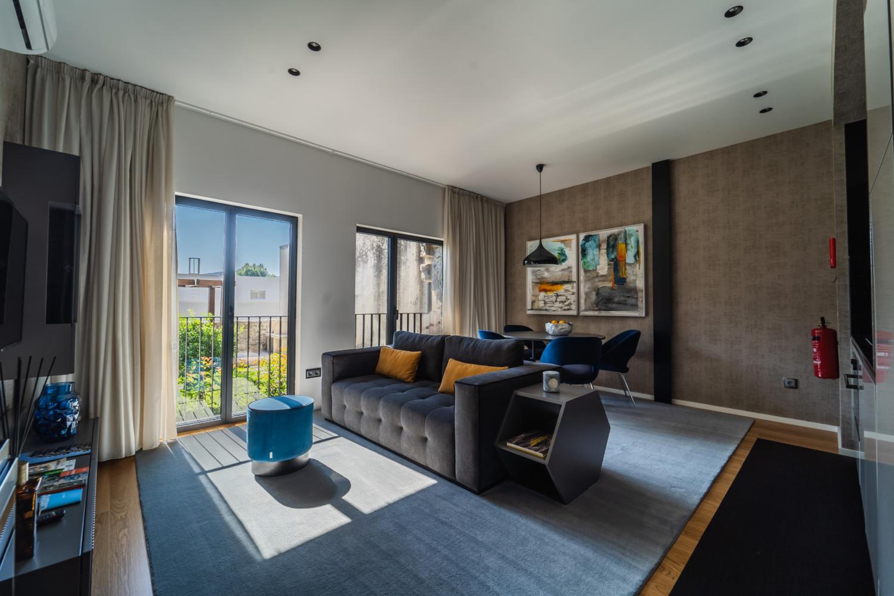 Deluxe One-Bedroom Apartment with Garden View photo 1