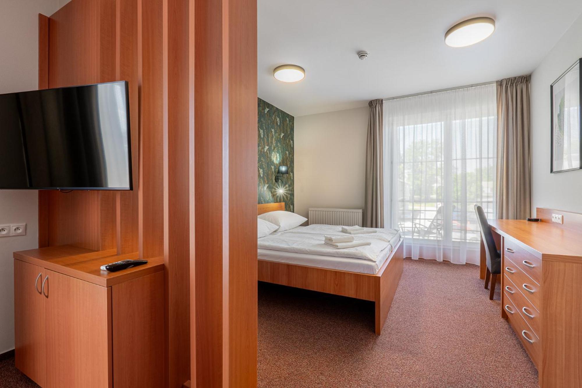 Studio Apartment with Balcony photo 2
