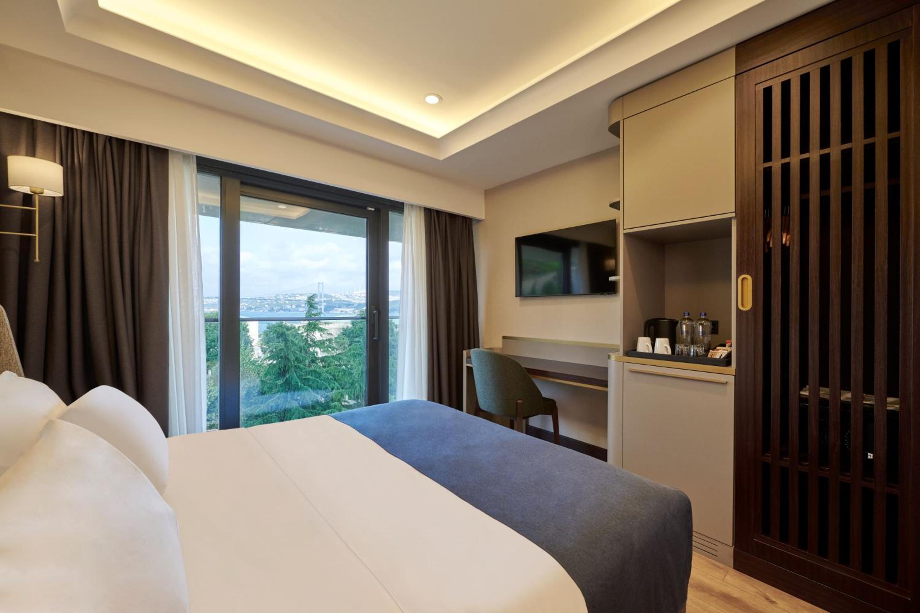 Deluxe Double Room with Sea View photo 2