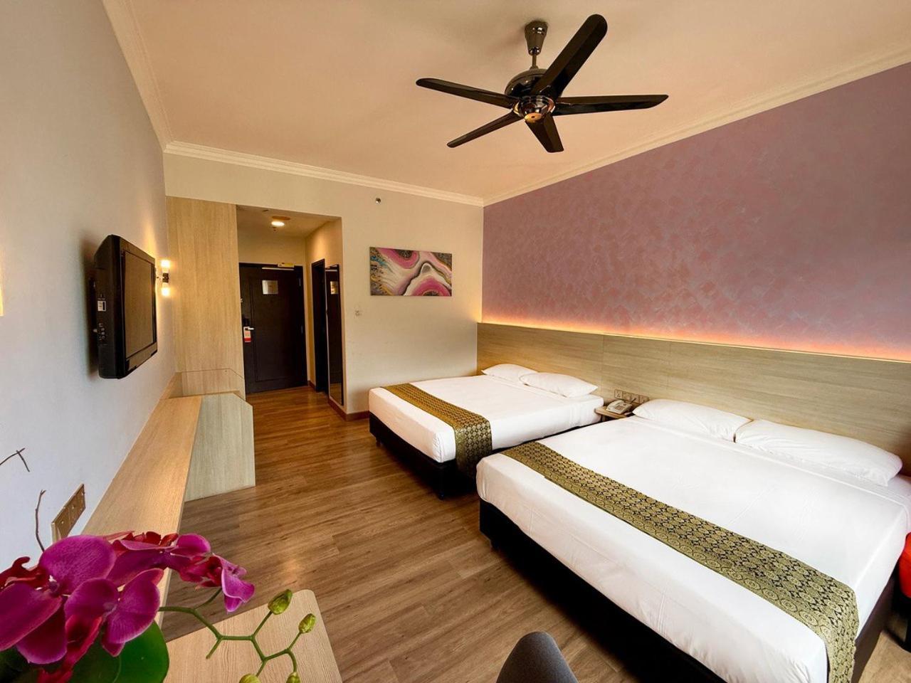 Superior Premium Queen Bed with Breakfast - Photo 3