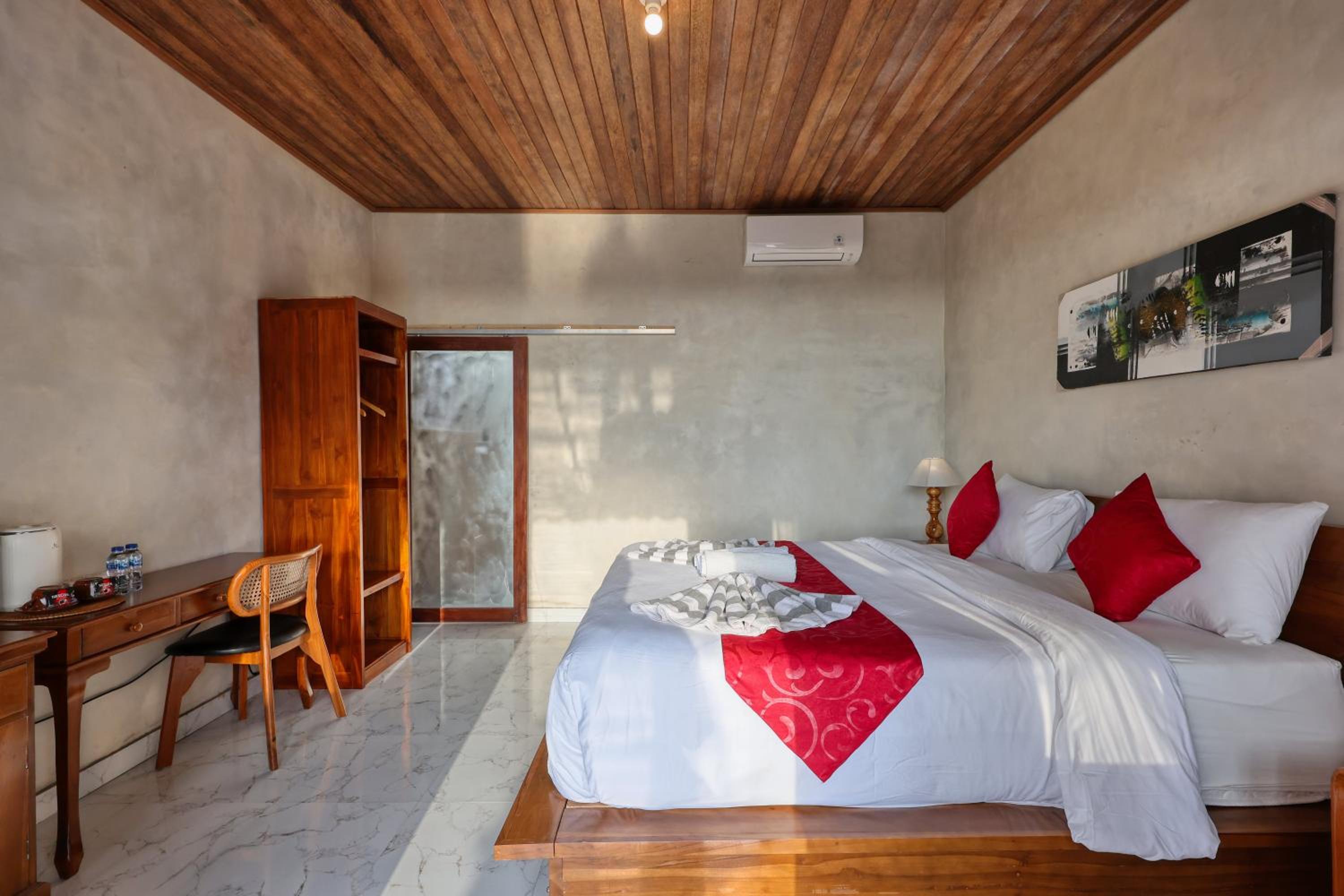 Double Room with Patio - Photo 19