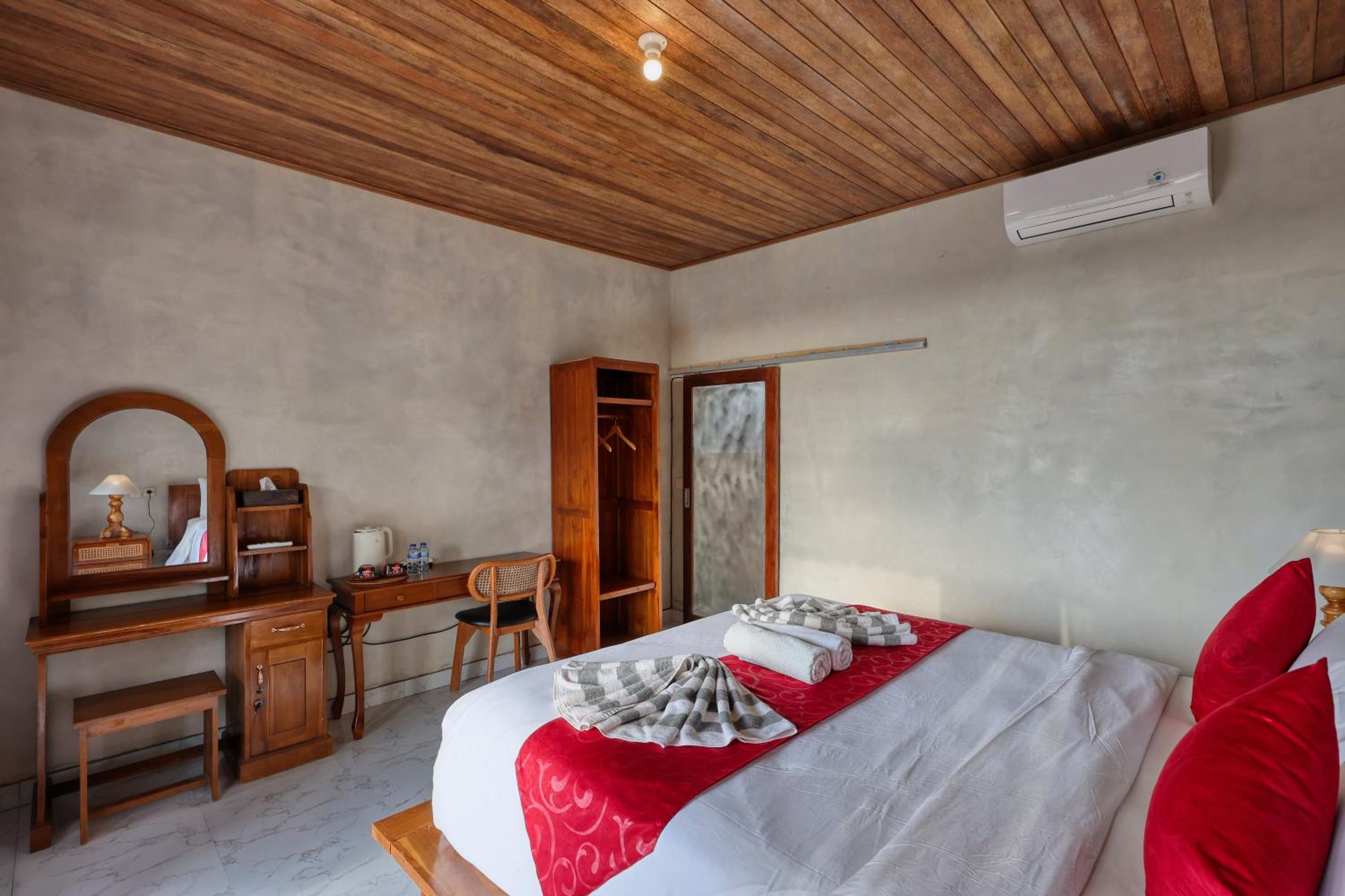 Double Room with Patio - Photo 17