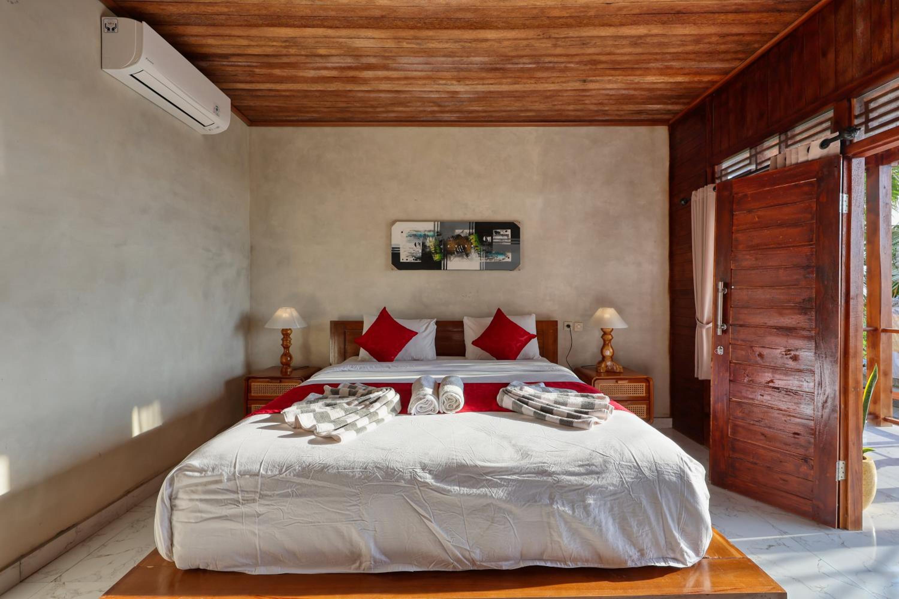 Double Room with Patio - Photo 25