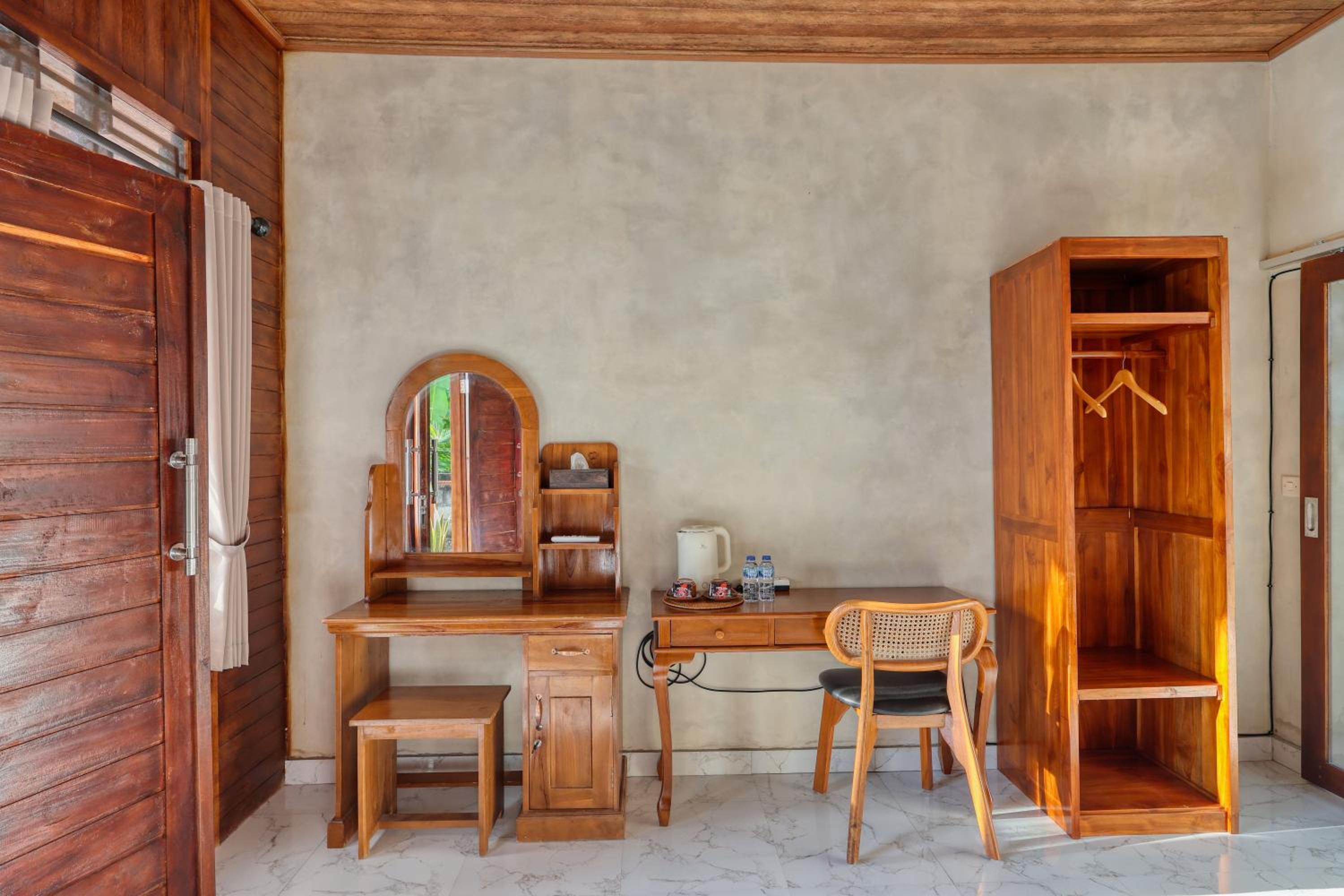 Double Room with Patio - Photo 22