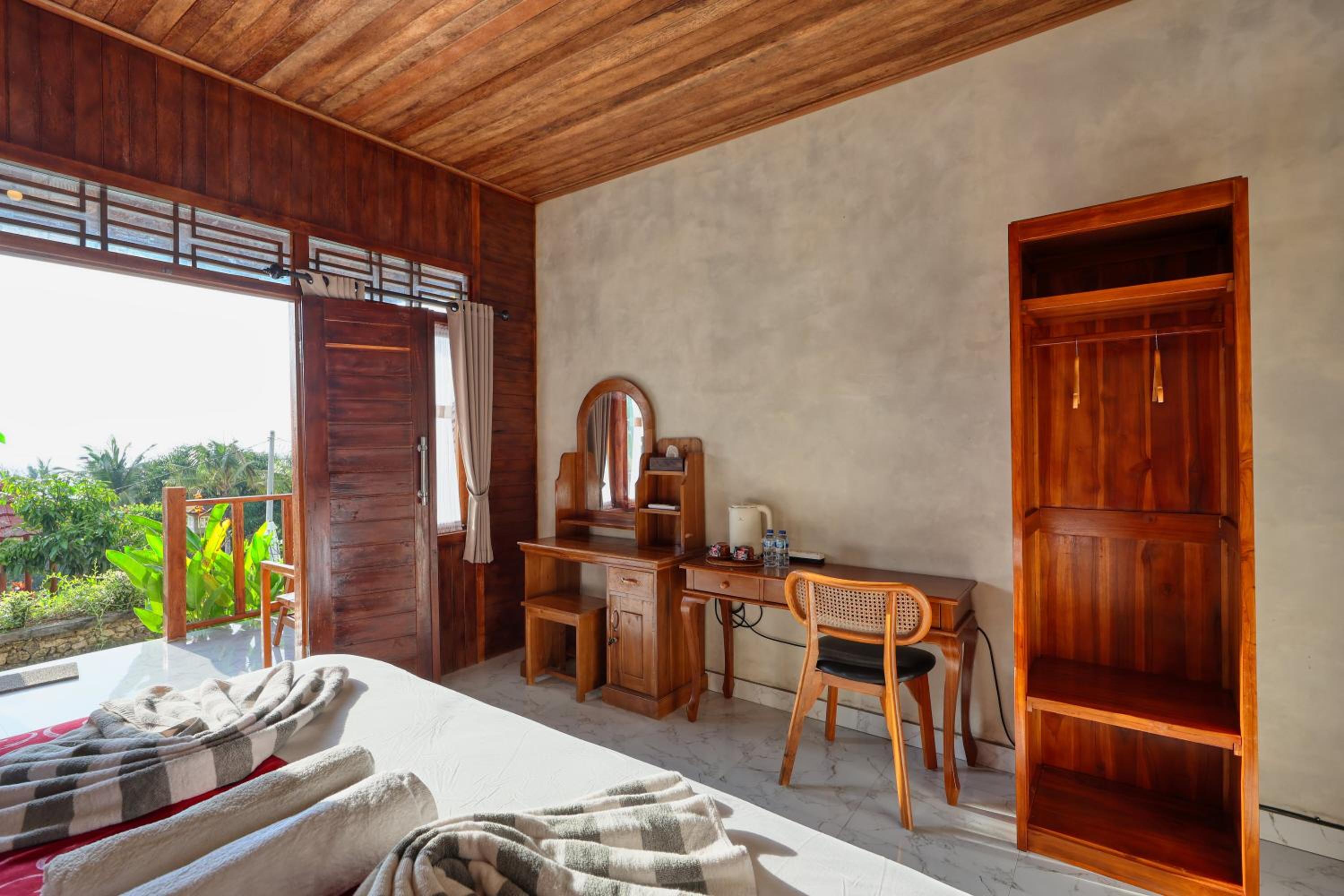 Double Room with Patio - Photo 2