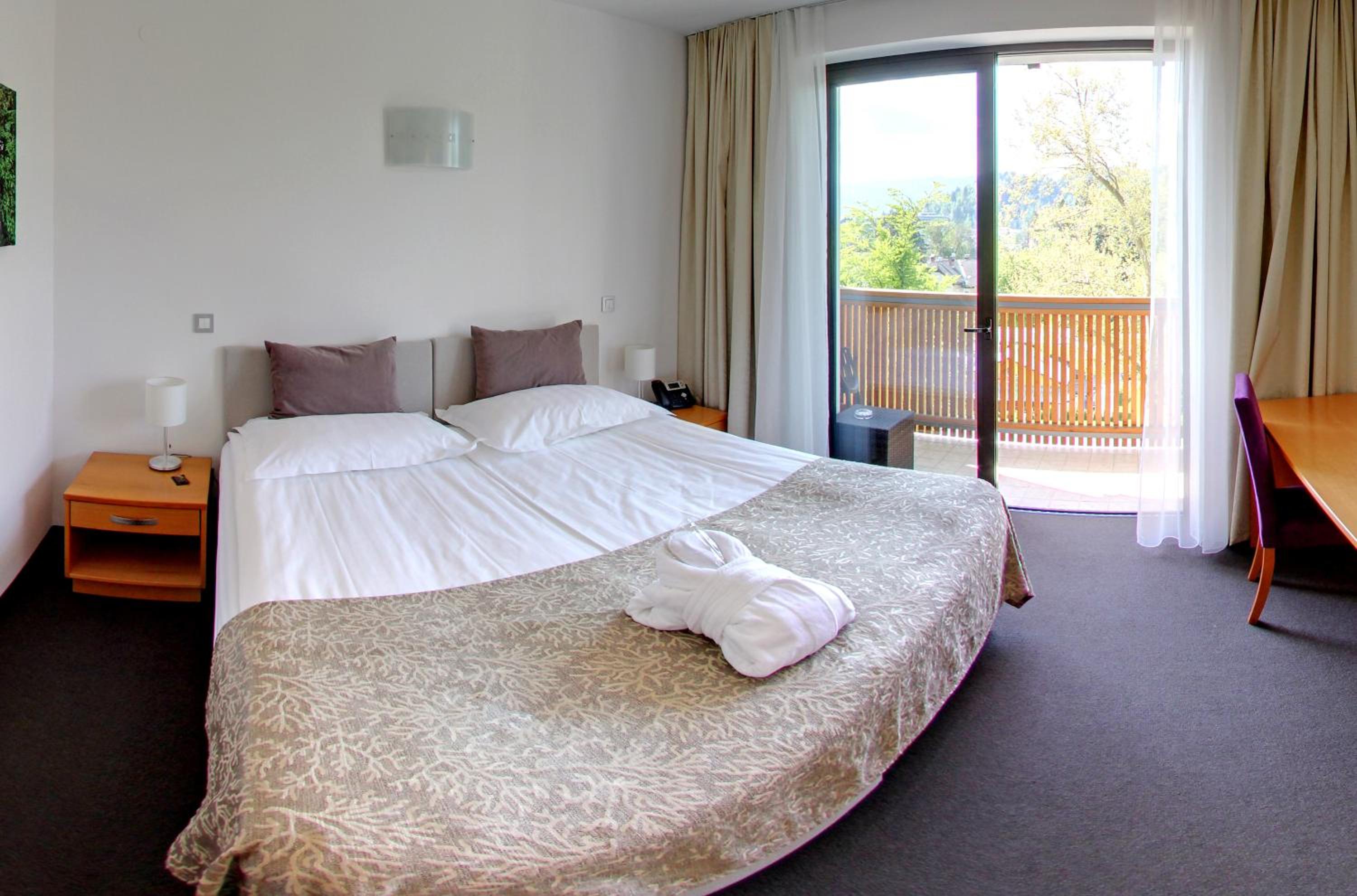 Double or Twin Room with Balcony - Photo 1