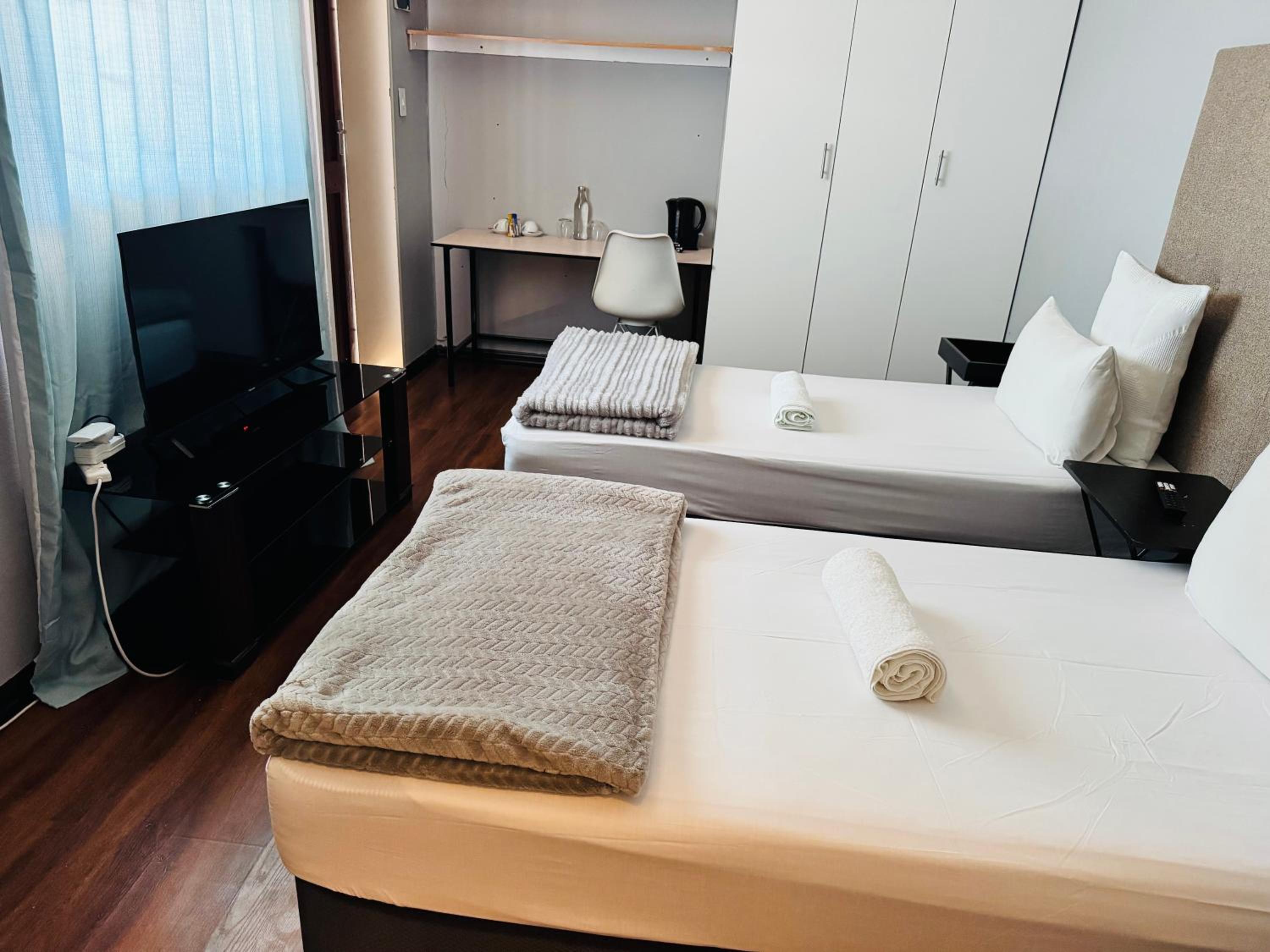 Twin Room with Private Bathroom photo 1
