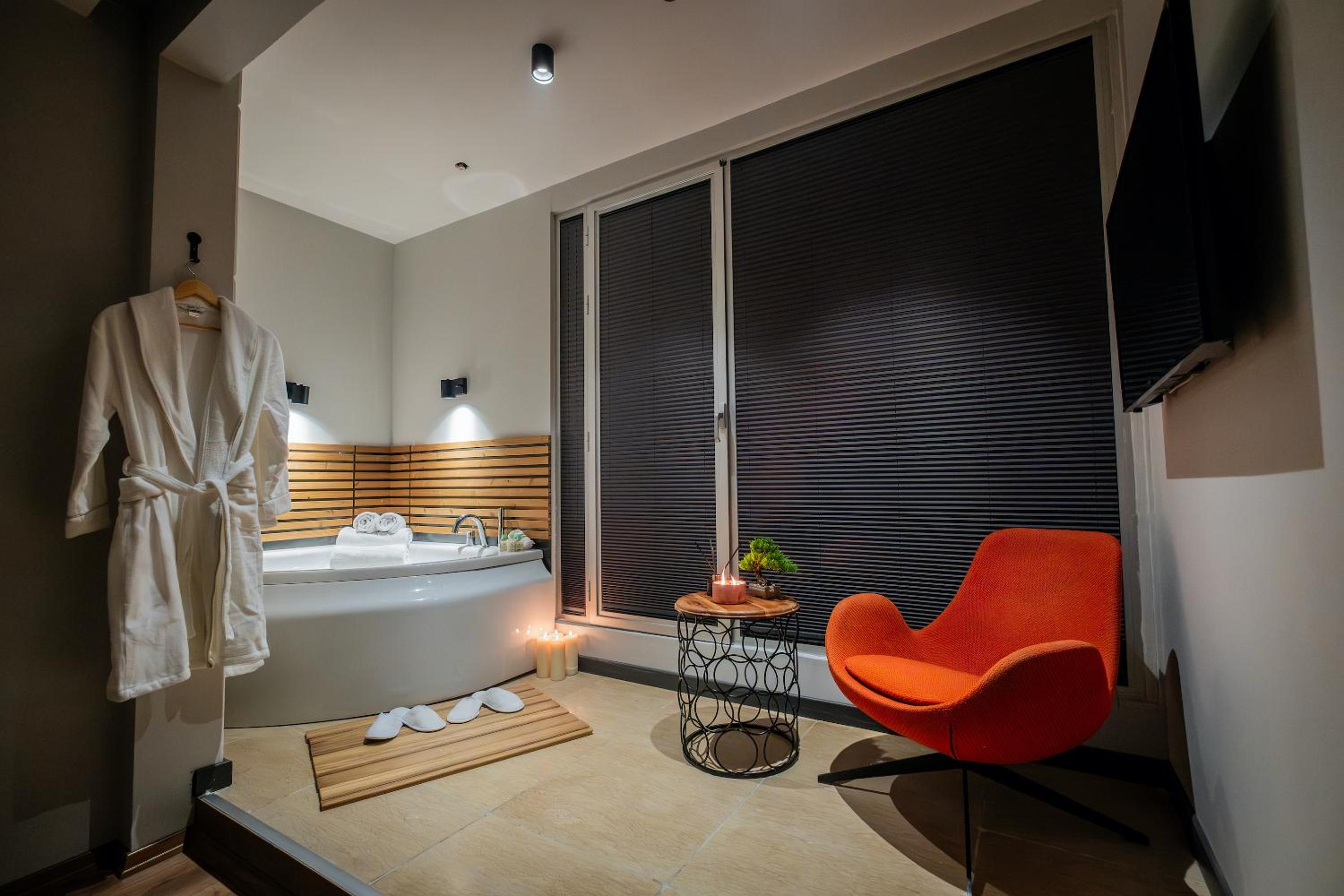 Double Room with Spa Bath photo 1