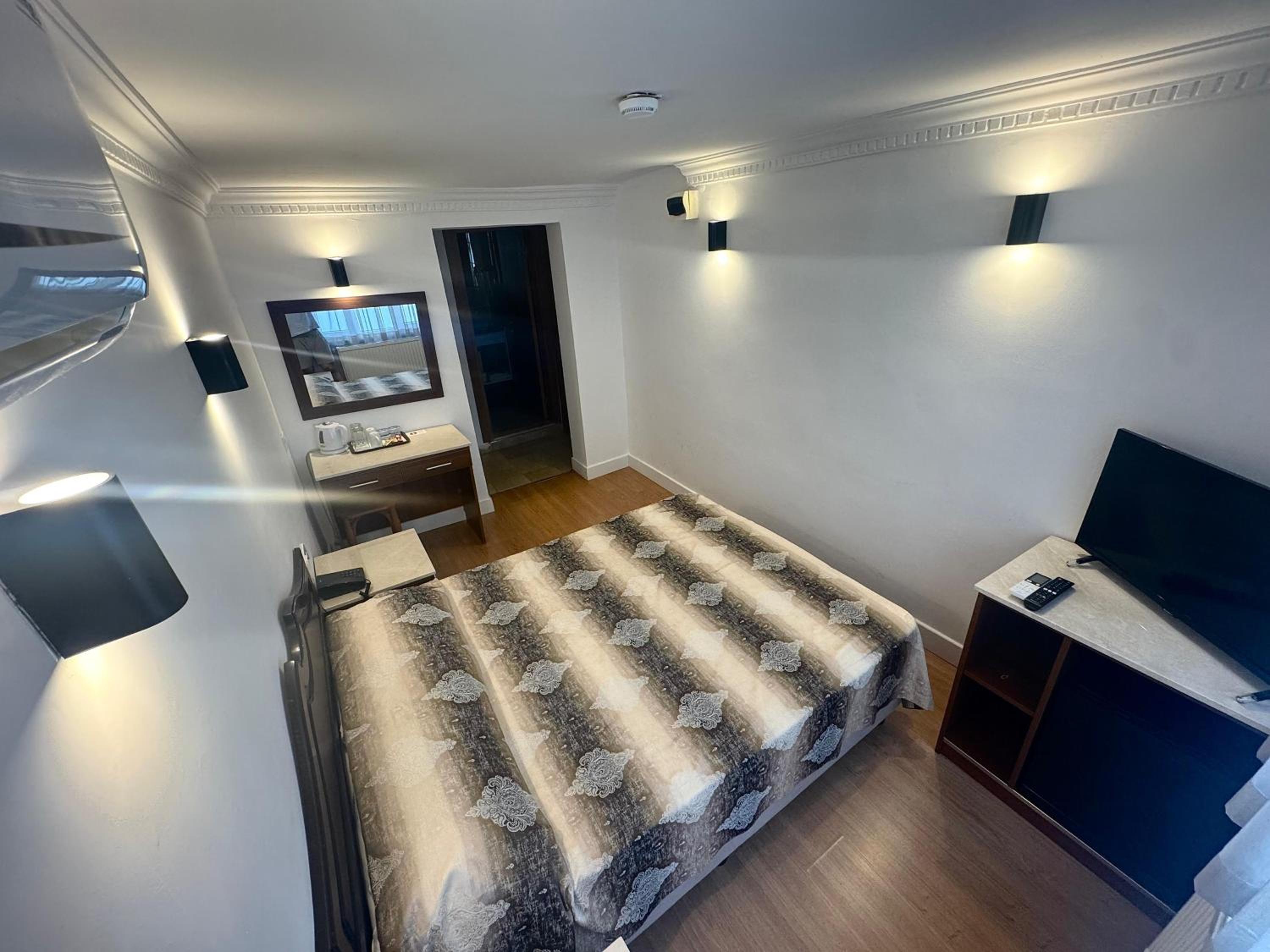 Standard Double Room photo 3