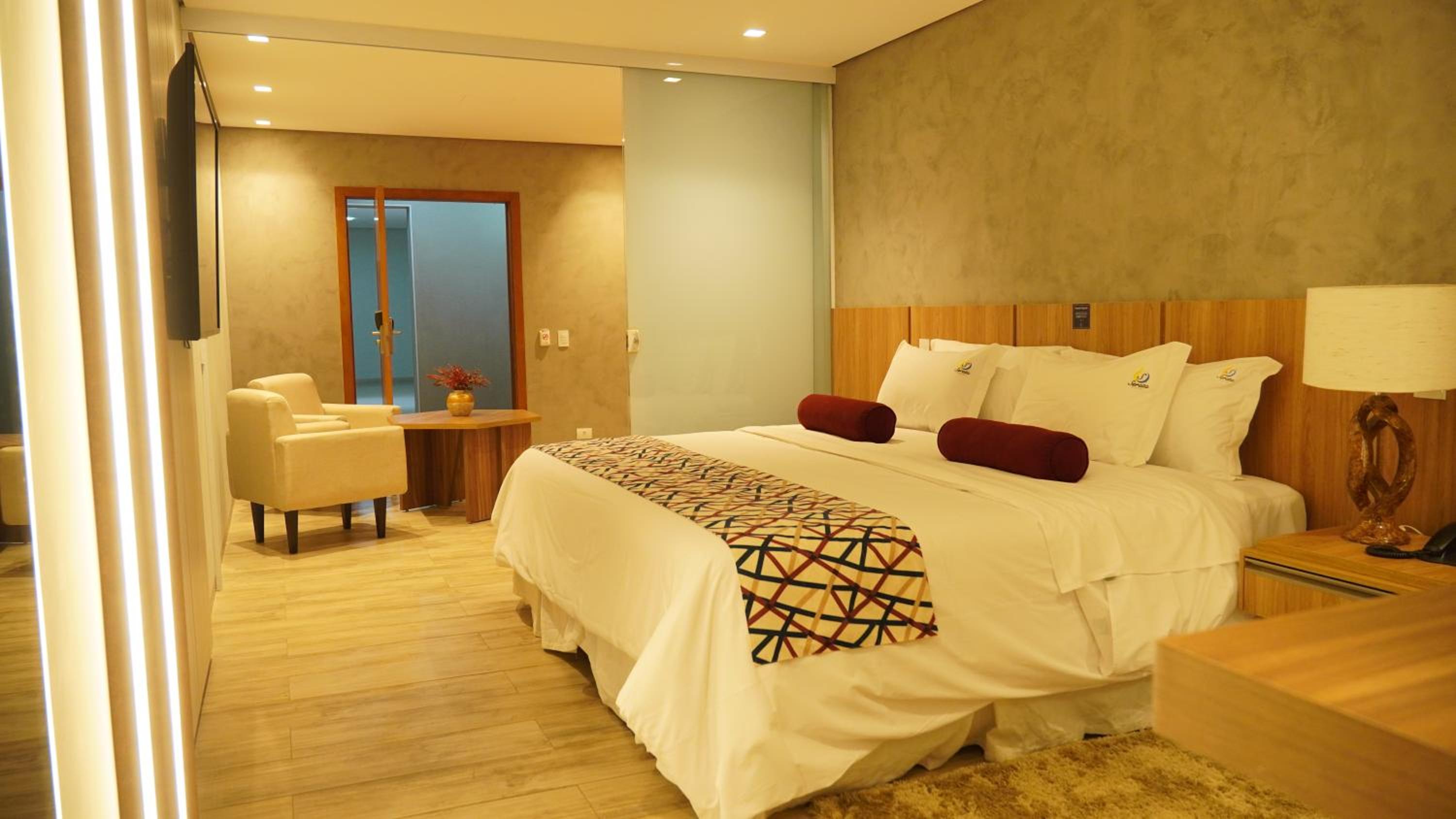Suite with Hot Tub photo 1