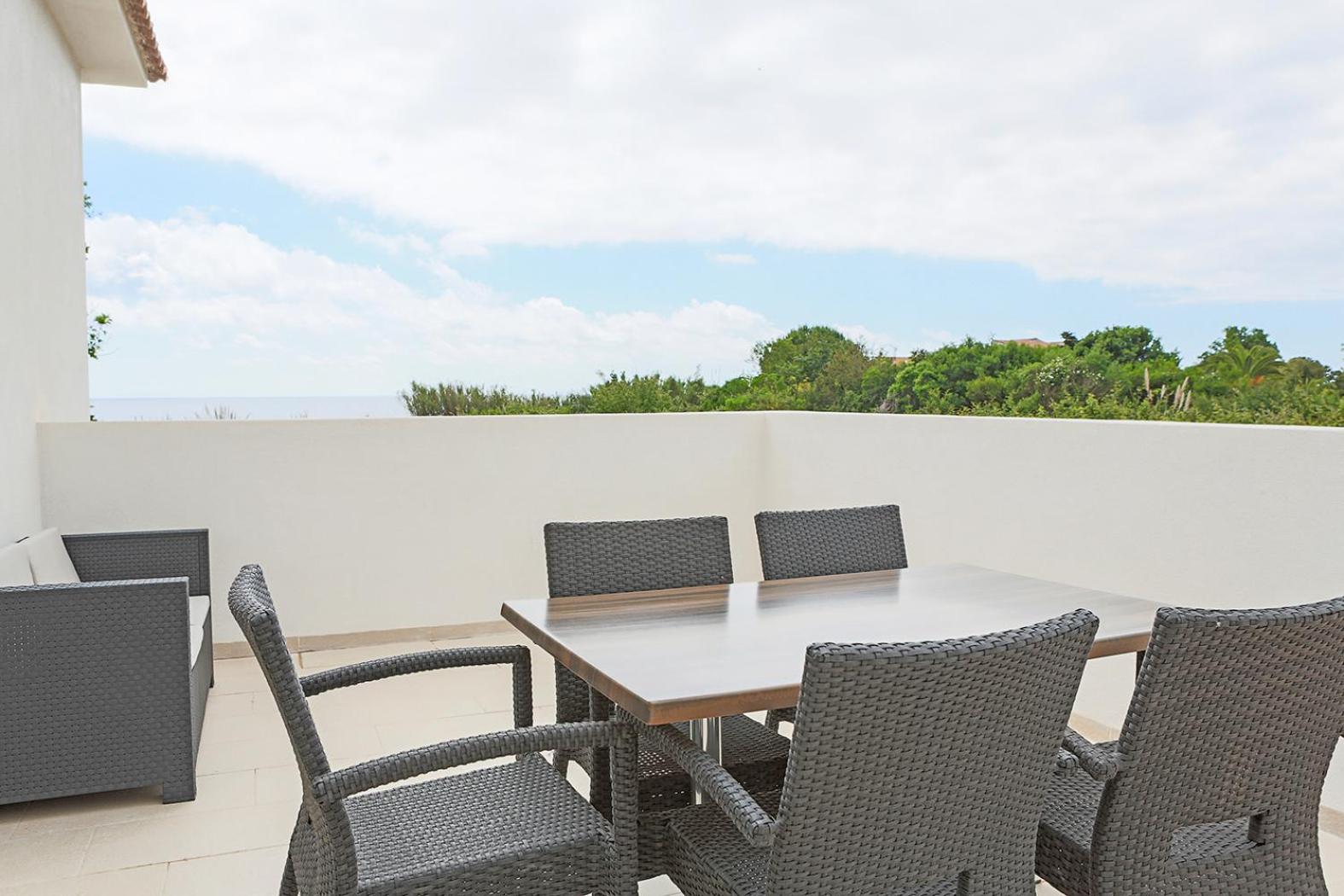 Luxury Two-Bedroom Apartment (6 Adults)