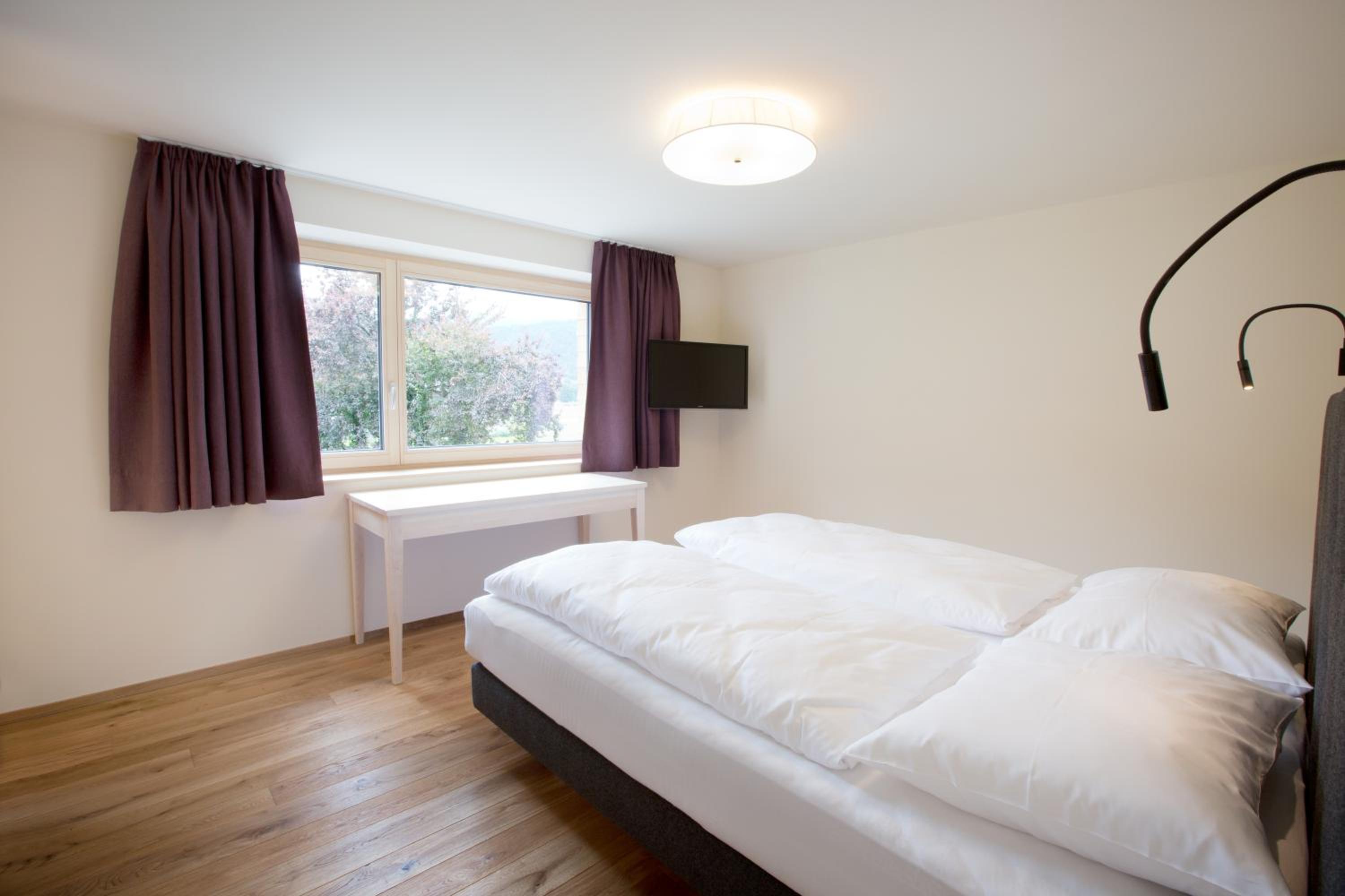 Three-Bedroom Apartment with Balcony photo 3