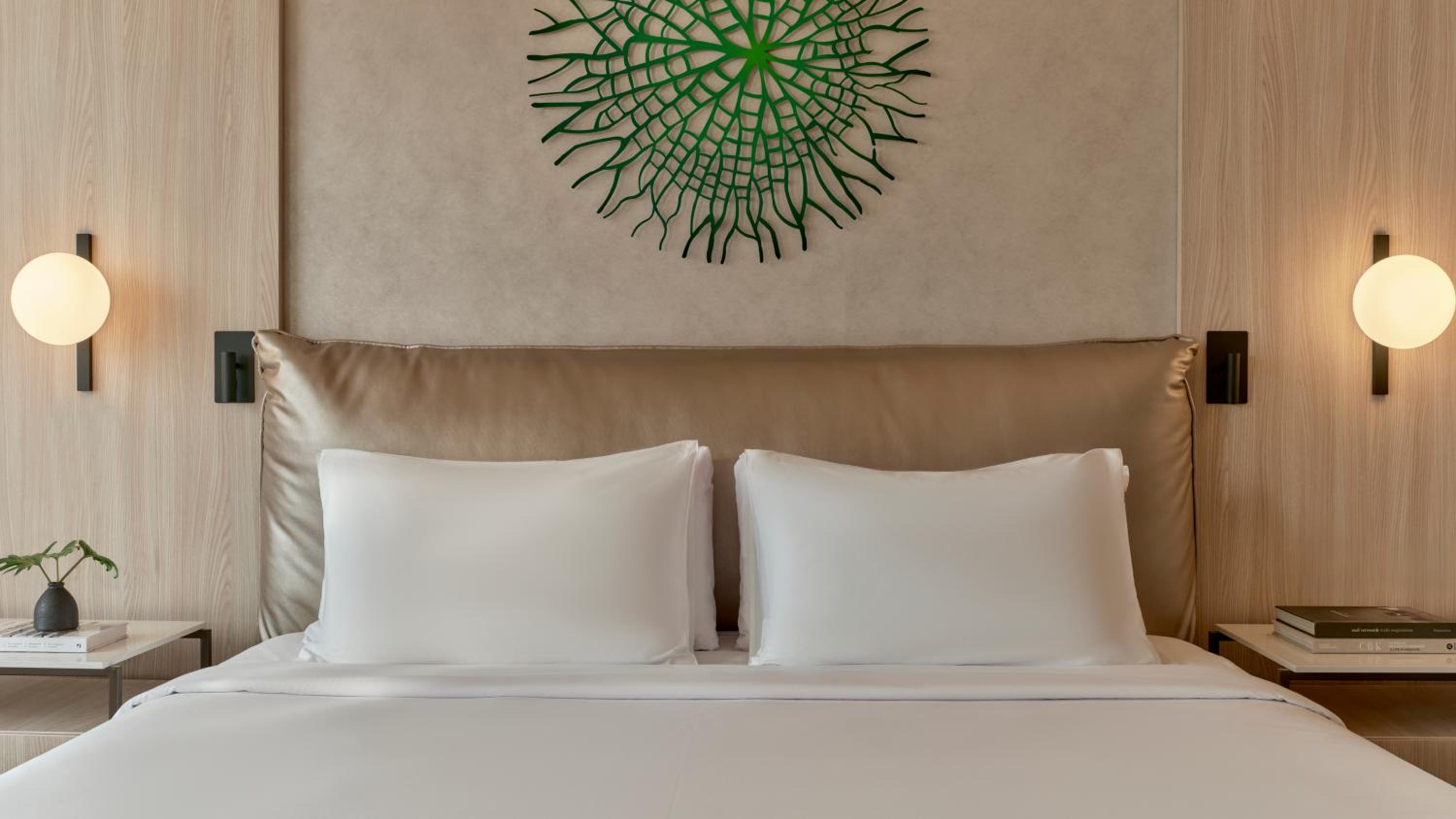 Standard King Room - Photo 4