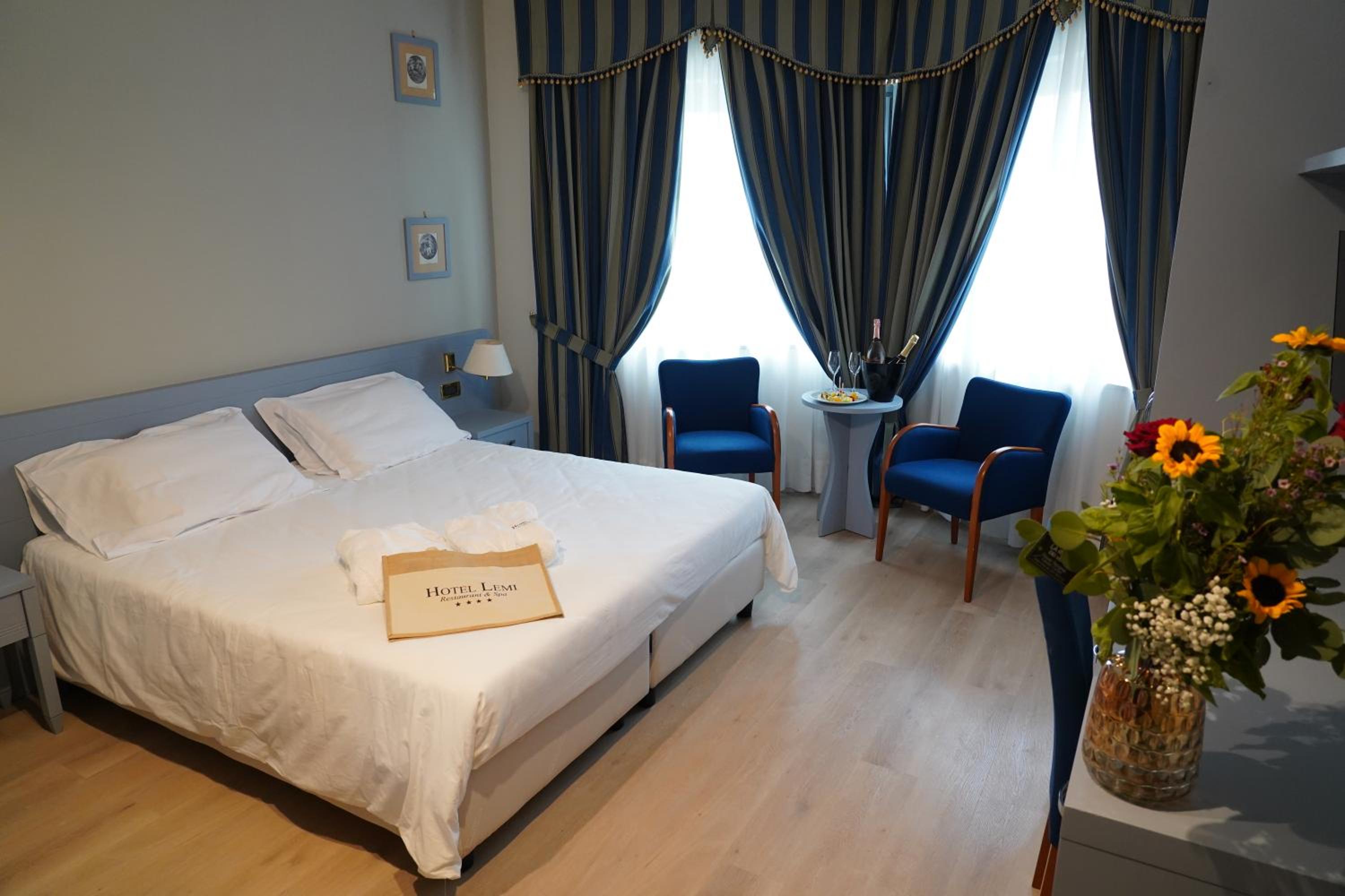Deluxe Double or Twin Room - Photo 4