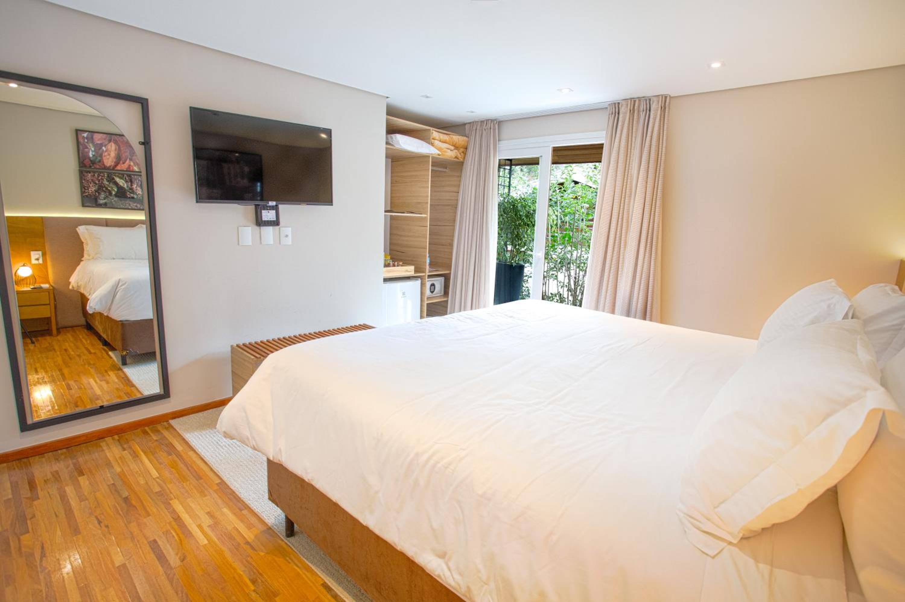 Standard Double Room - Photo 8