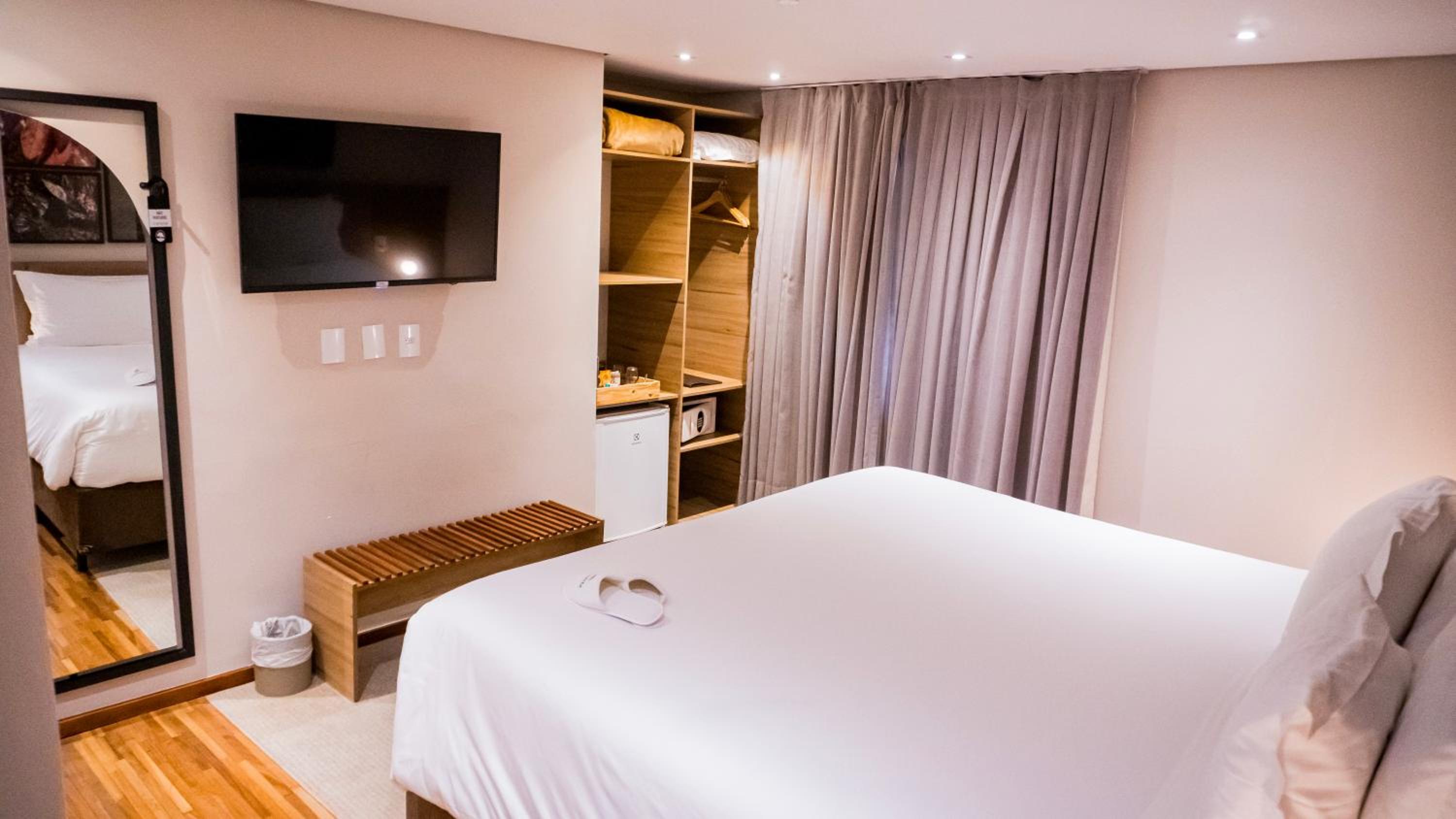 Standard Double Room - Photo 12