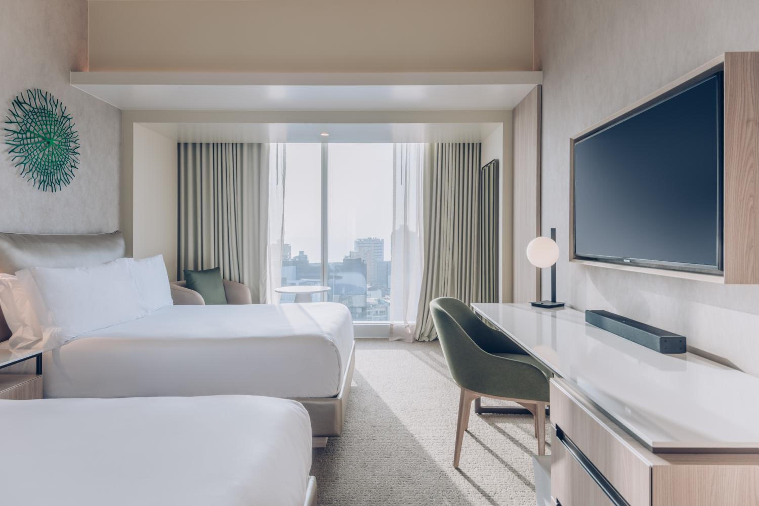 Premium Double Room with Two Double Beds and Sea View - Photo 4
