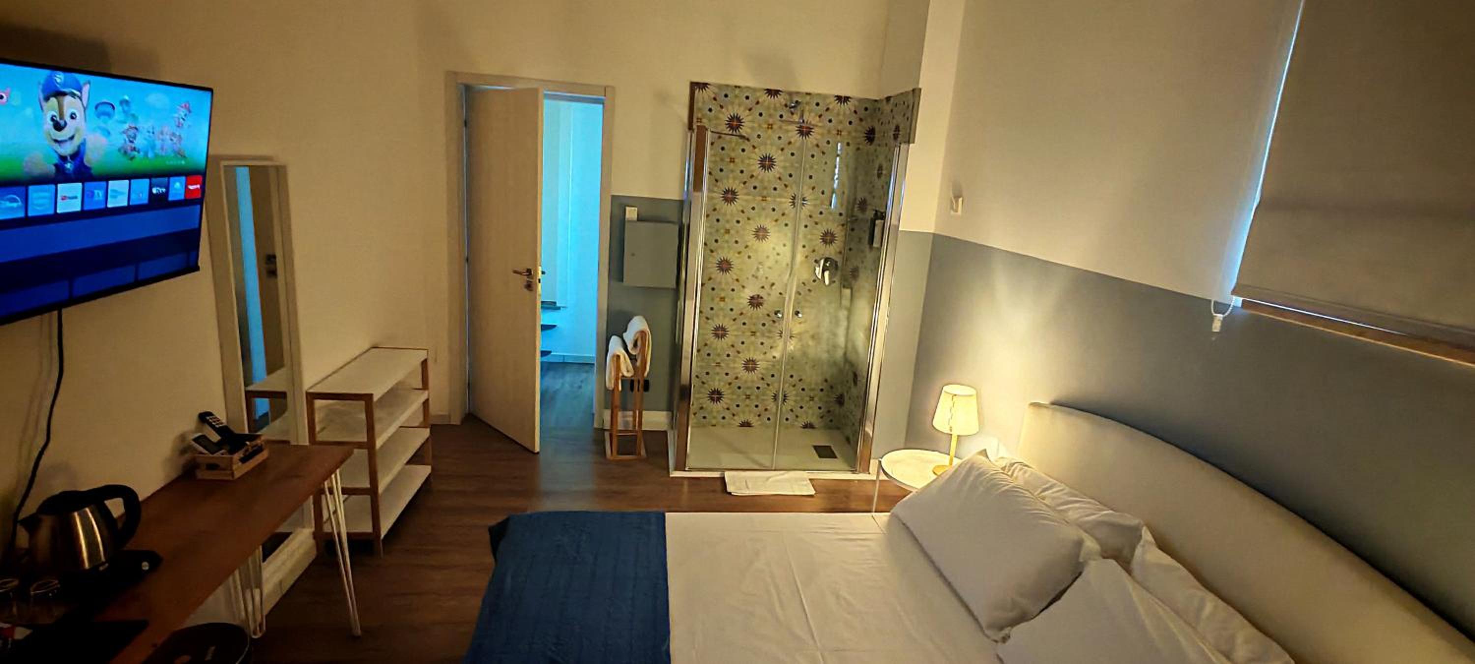Double Room with Private Bathroom - Photo 1