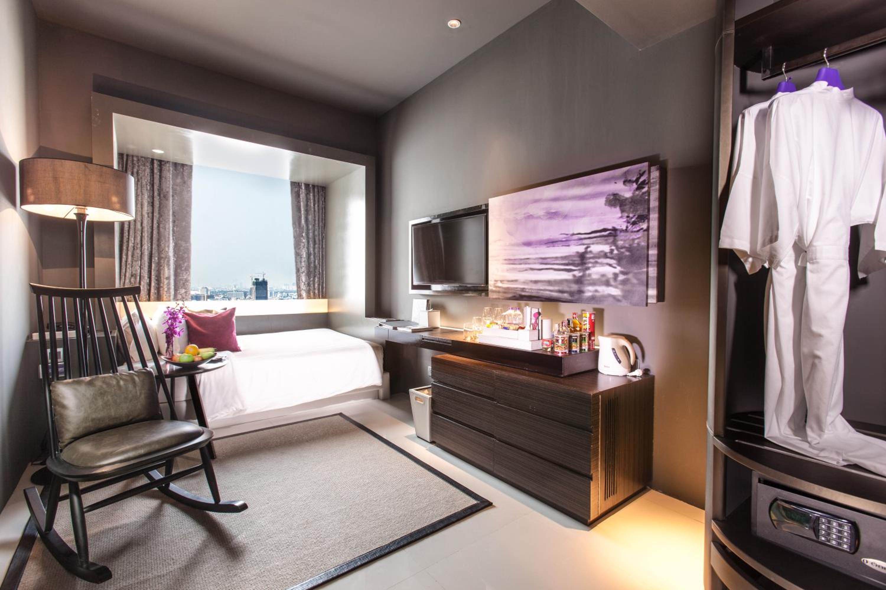 Business Queen Room