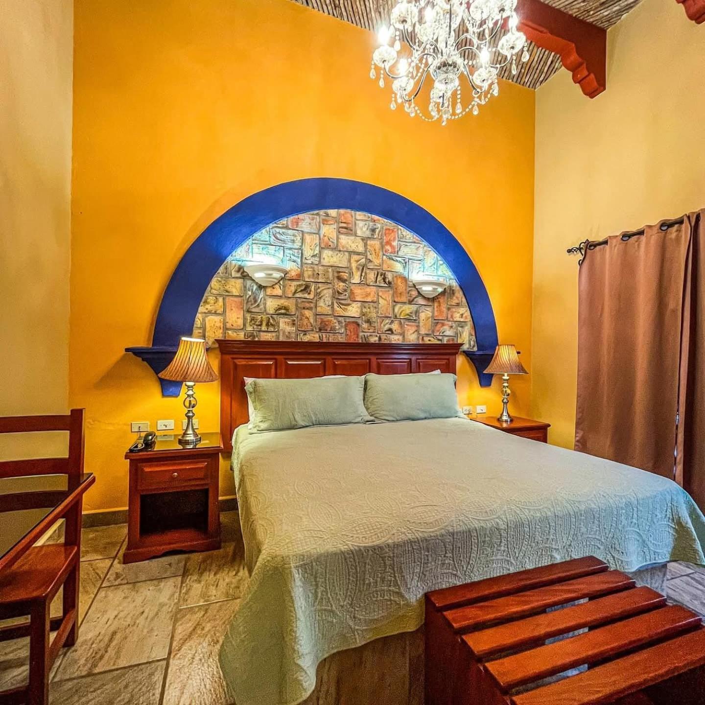 Deluxe Double Room with Balcony - Photo 6