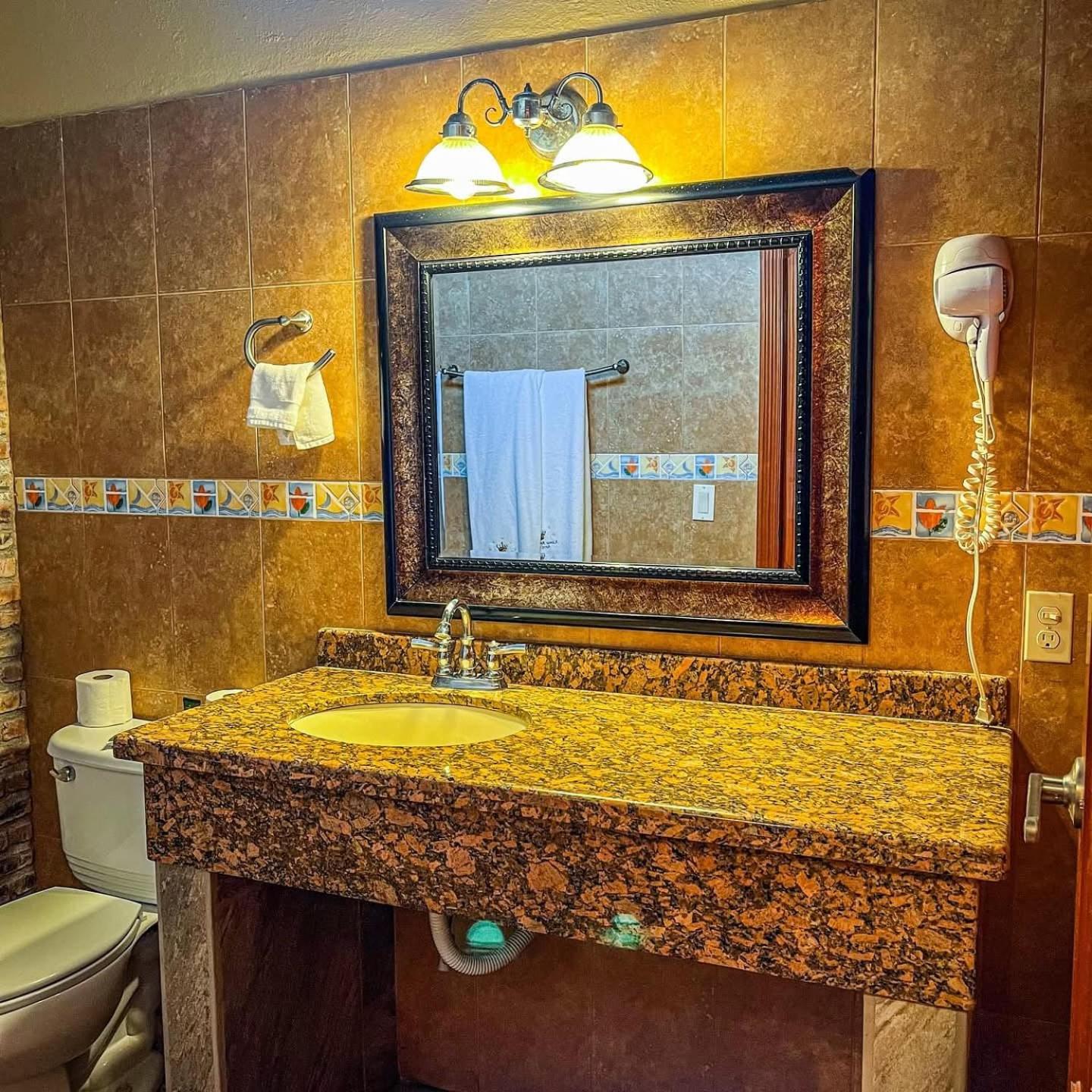 Deluxe Double Room with Balcony - Photo 7