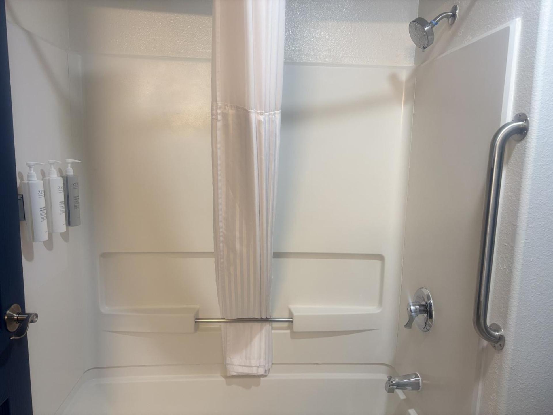 Queen Room with Two Queen Beds and Accessible Tub - Mobility and Hearing Access - Photo 3
